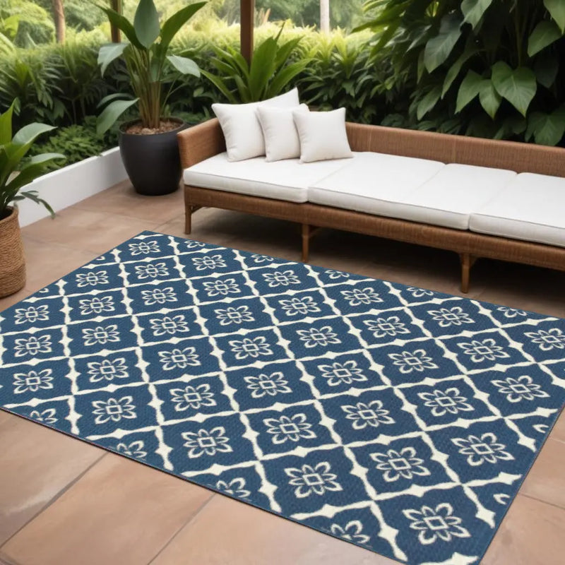 7' x 10' Blue and Ivory Floral Stain Resistant Indoor Outdoor Area Rug Homeroots Outdoor
