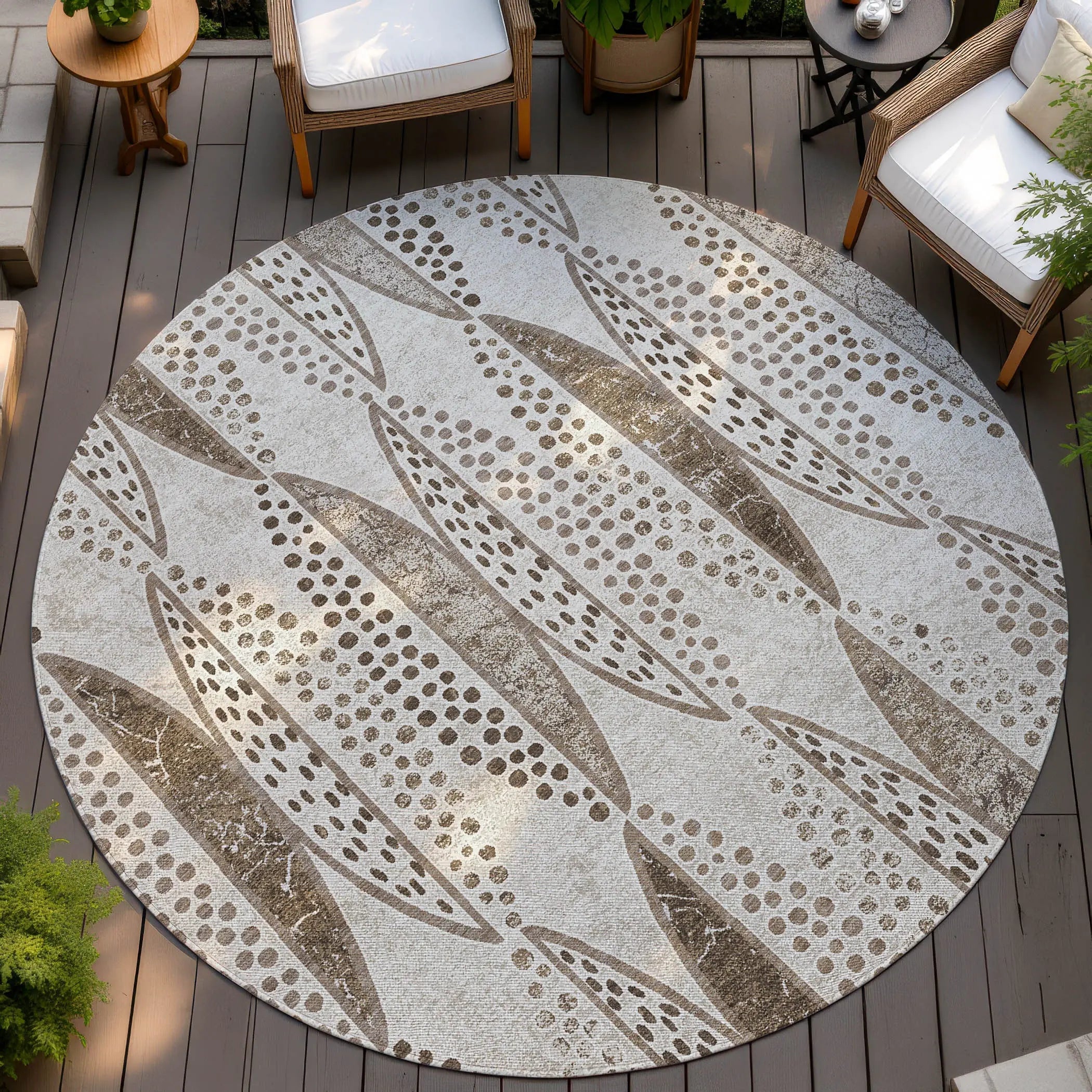 8' Beige And Blue Round Geometric Washable Indoor Outdoor Area Rug Homeroots Outdoor
