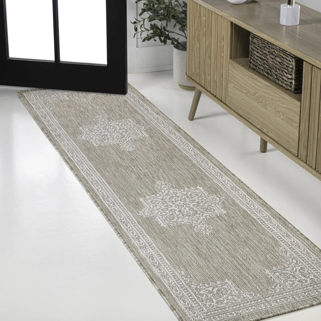 8' Beige And Cream Medallion Indoor Outdoor Runner Rug Homeroots Outdoor
