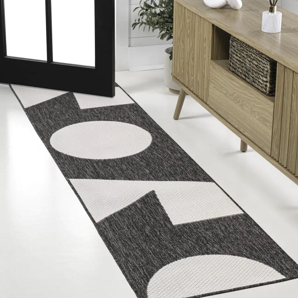 8' Black And Cream Geometric Indoor Outdoor Runner Rug Homeroots Outdoor