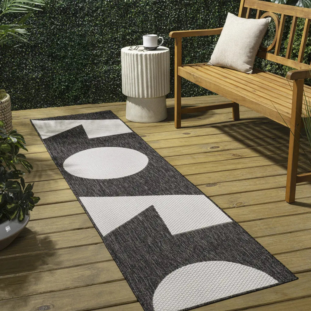 8' Black And Cream Geometric Indoor Outdoor Runner Rug Homeroots Outdoor