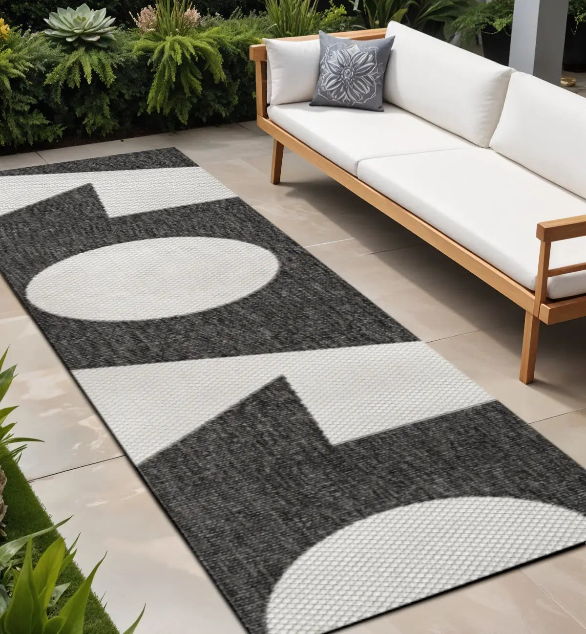 8' Black And Cream Geometric Indoor Outdoor Runner Rug Homeroots Outdoor