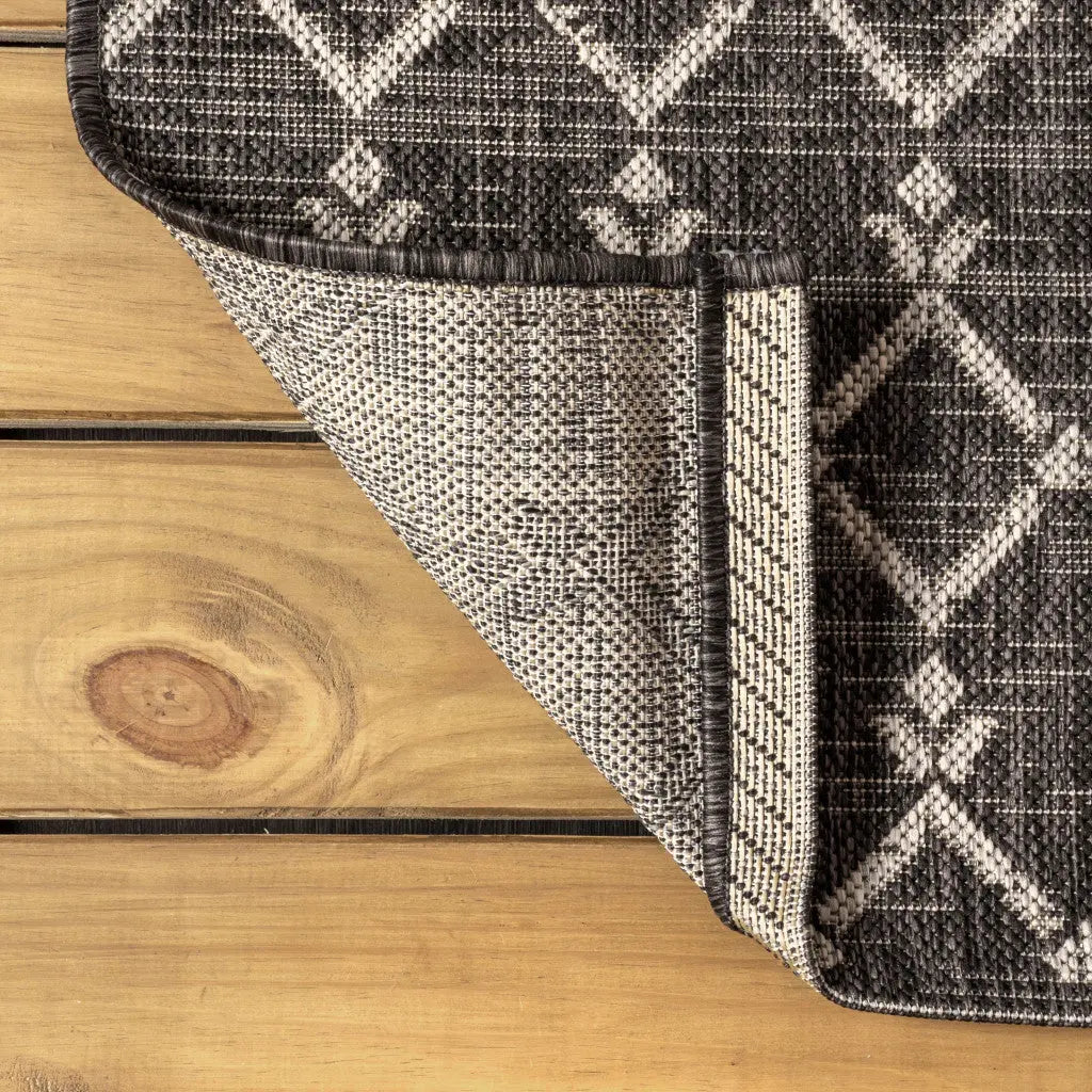 8' Black And Gray Square Trellis Indoor Outdoor Area Rug Homeroots Outdoor