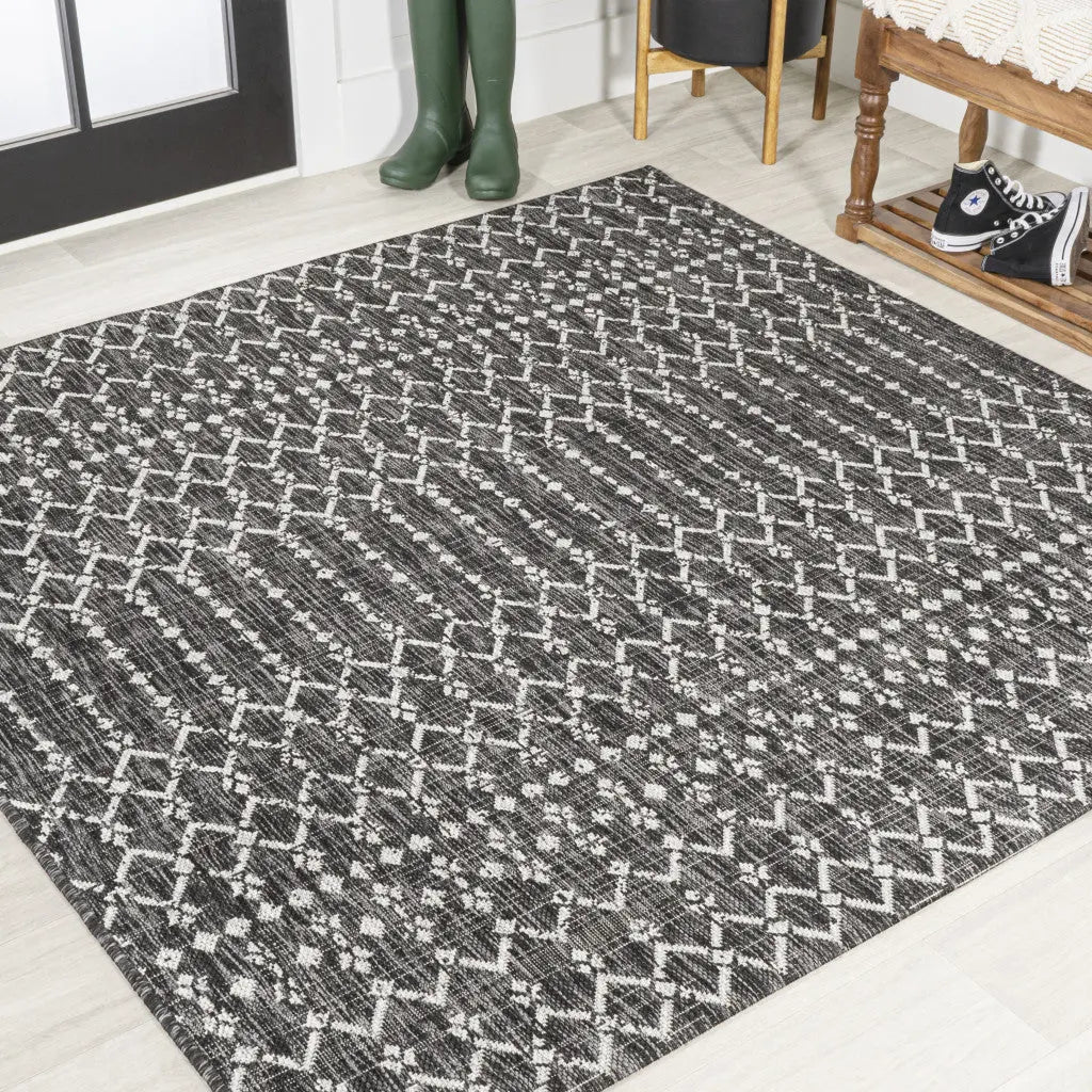 8' Black And Gray Square Trellis Indoor Outdoor Area Rug Homeroots Outdoor