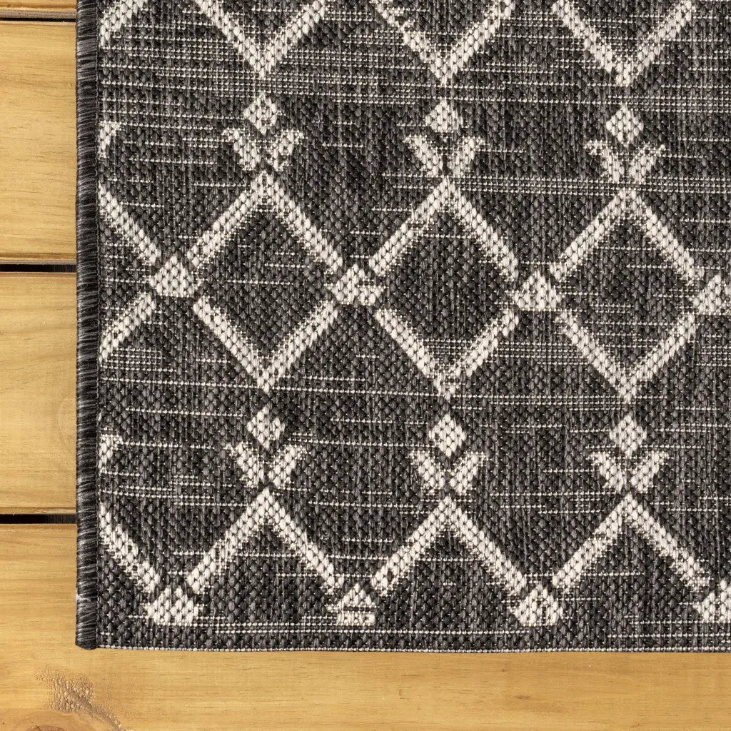 8' Black And Gray Square Trellis Indoor Outdoor Area Rug Homeroots Outdoor