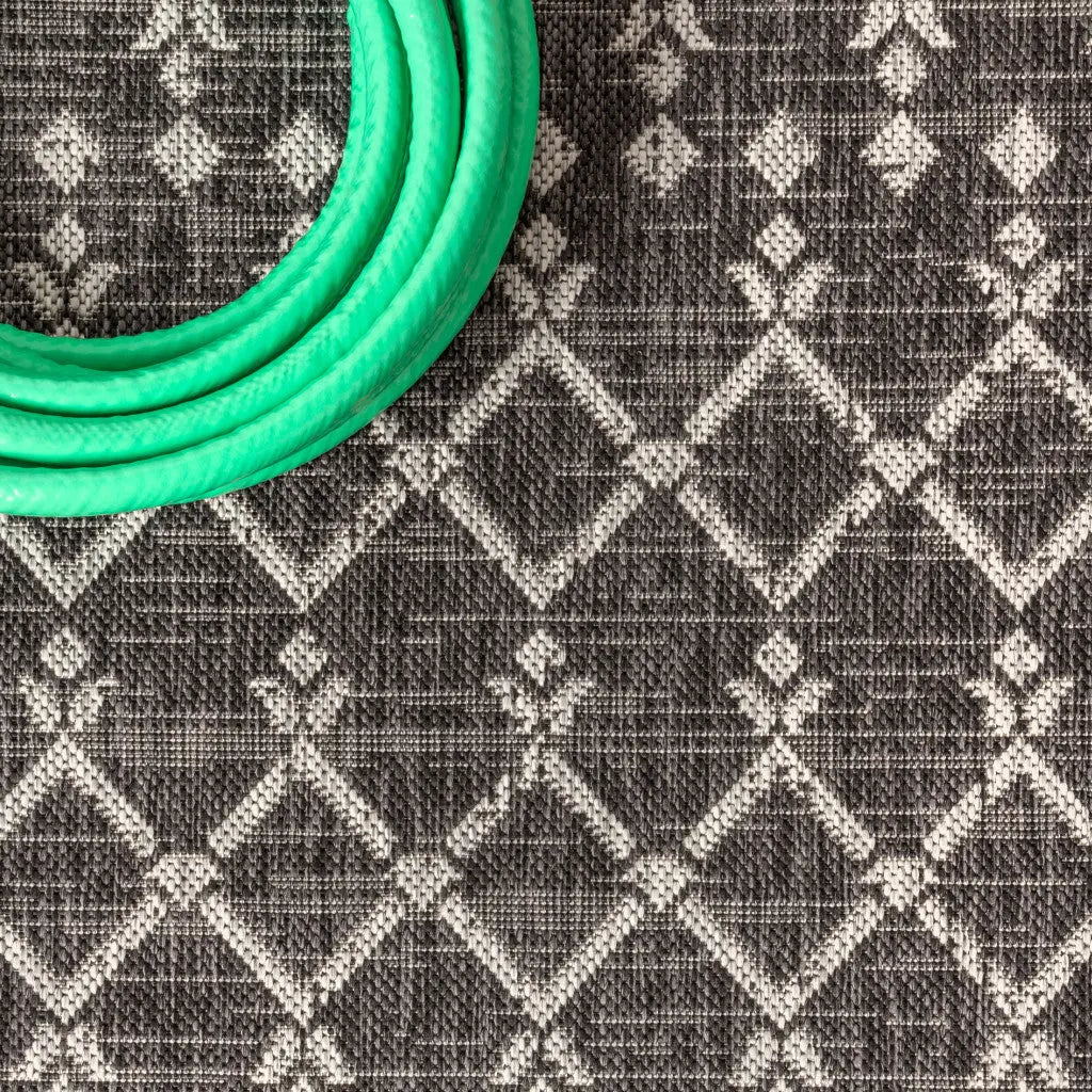 8' Black And Gray Square Trellis Indoor Outdoor Area Rug Homeroots Outdoor