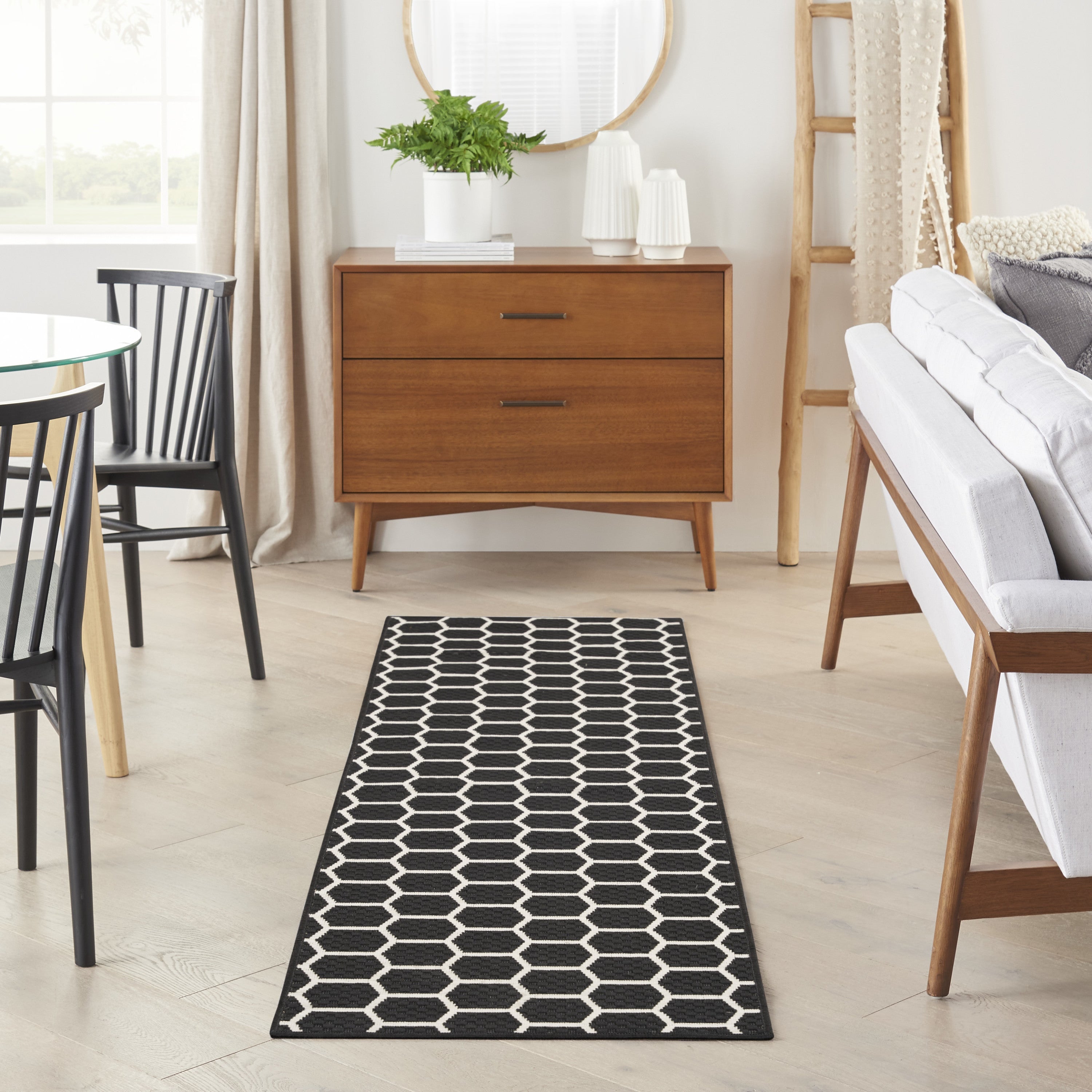 8' Black And Ivory Geometric Indoor Outdoor Runner Rug Homeroots Outdoor
