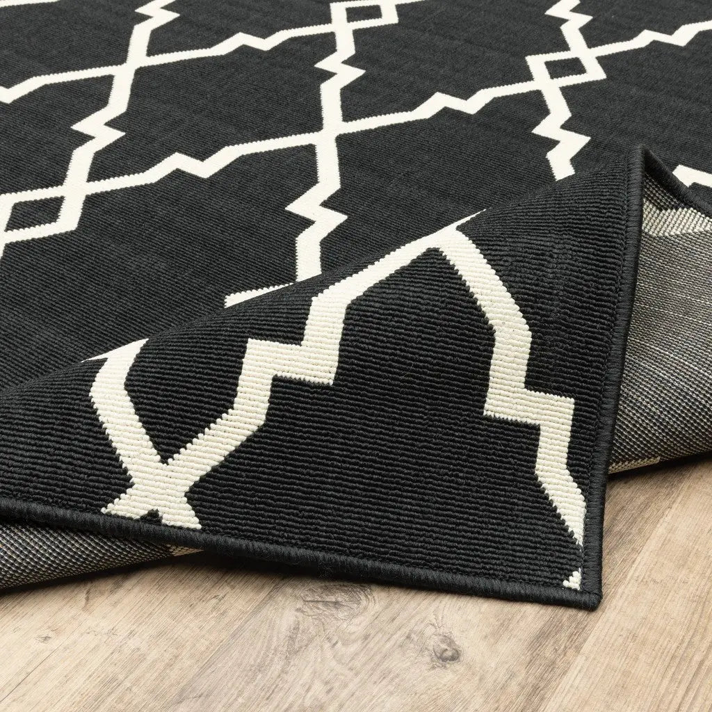 8' Black And Ivory Indoor Outdoor Runner Rug Homeroots Outdoor