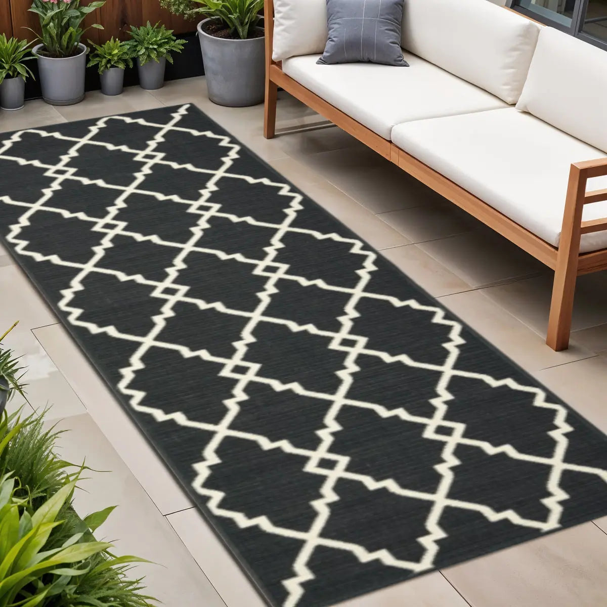 8' Black And Ivory Indoor Outdoor Runner Rug Homeroots Outdoor