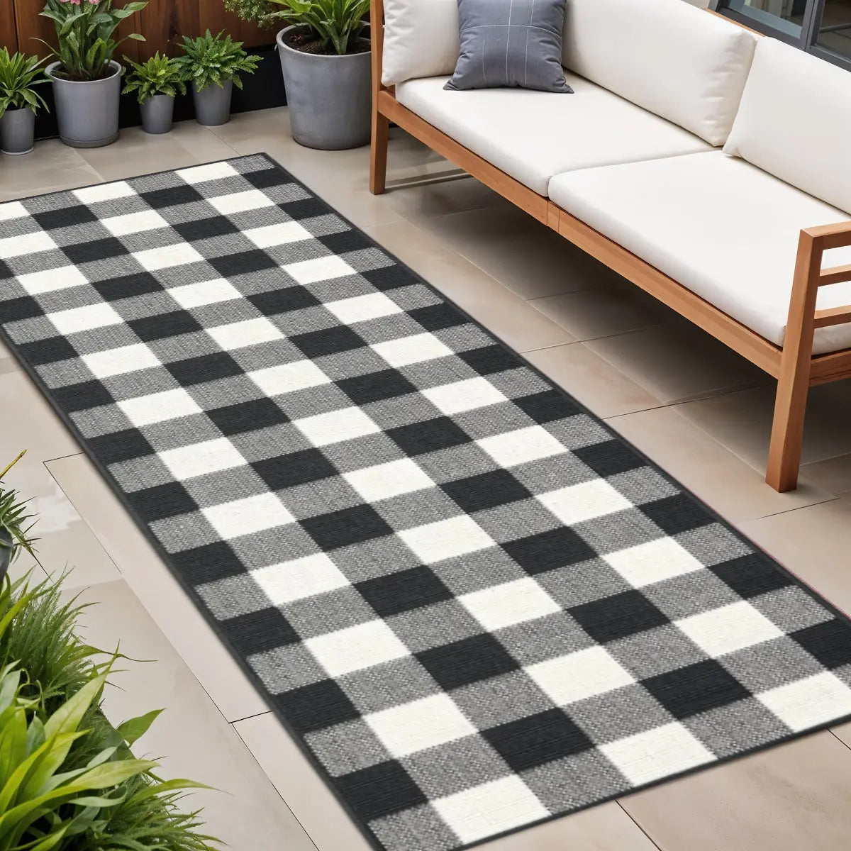 8' Black And Ivory Indoor Outdoor Runner Rug Homeroots Outdoor