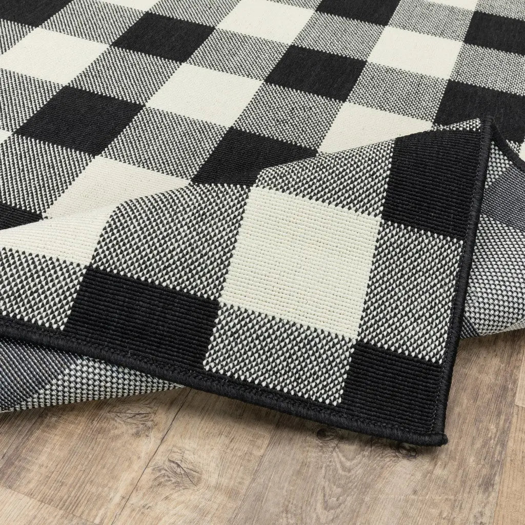 8' Black And Ivory Indoor Outdoor Runner Rug Homeroots Outdoor