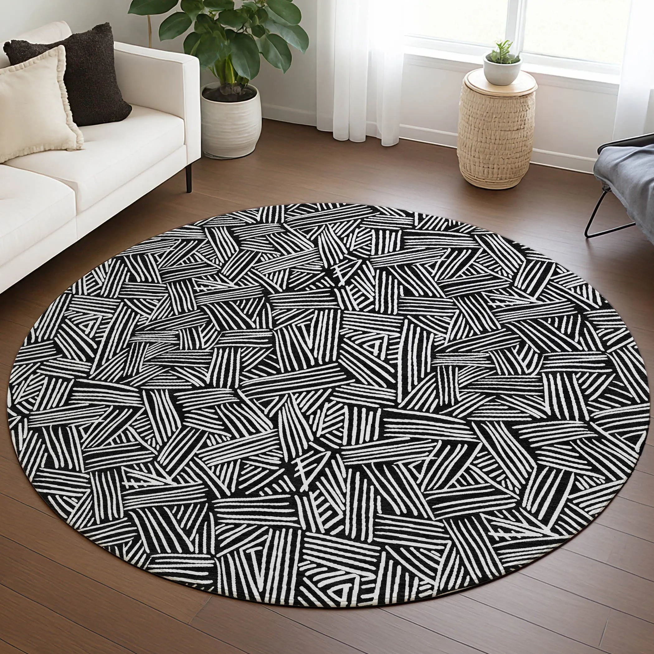 8' Black And Ivory Round Geometric Washable Indoor Outdoor Area Rug Homeroots Outdoor