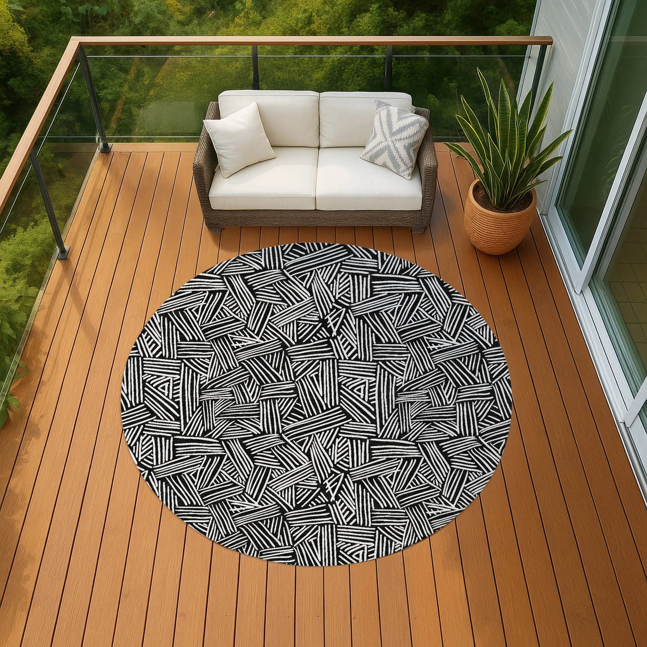 8' Black And Ivory Round Geometric Washable Indoor Outdoor Area Rug Homeroots Outdoor