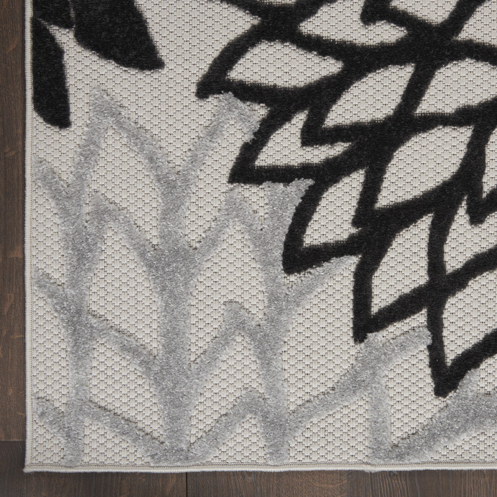 8' Black And White Indoor Outdoor Runner Rug - GreatEagleInc