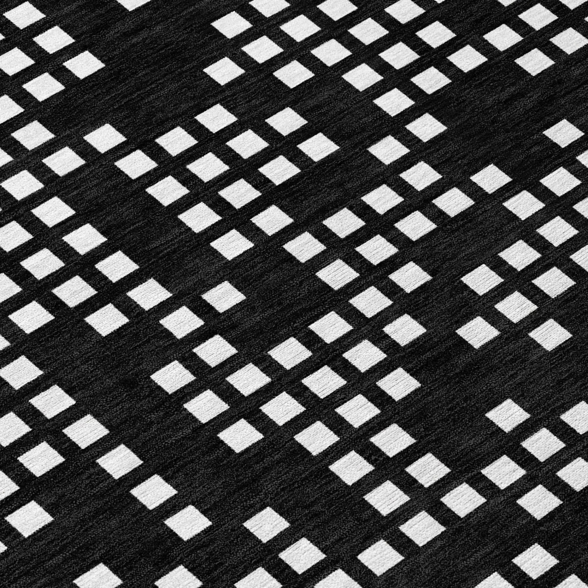 8' Black And White Round Abstract Washable Indoor Outdoor Area Rug Homeroots Outdoor