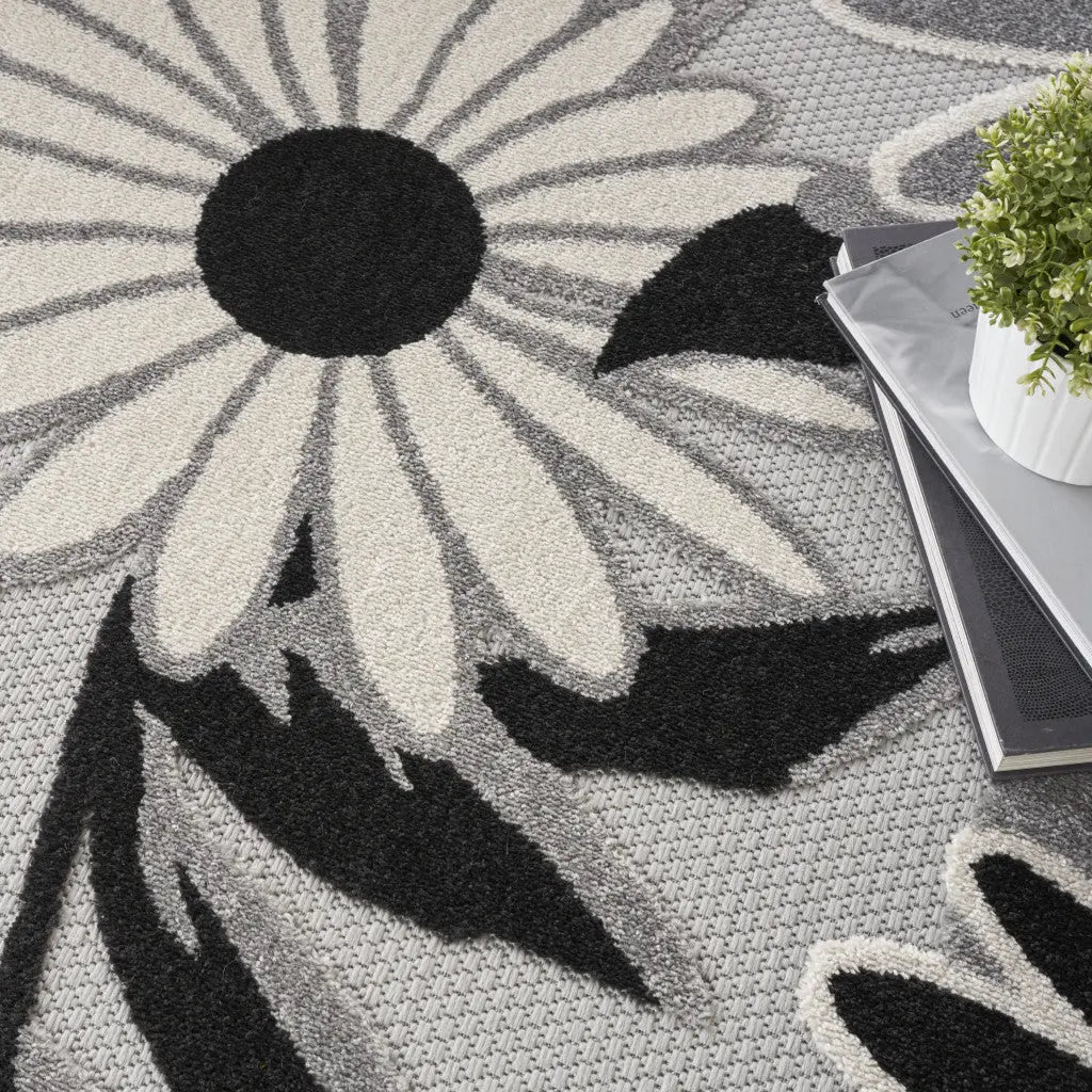 8' Black and White Round Floral Indoor Outdoor Area Rug Homeroots Outdoor