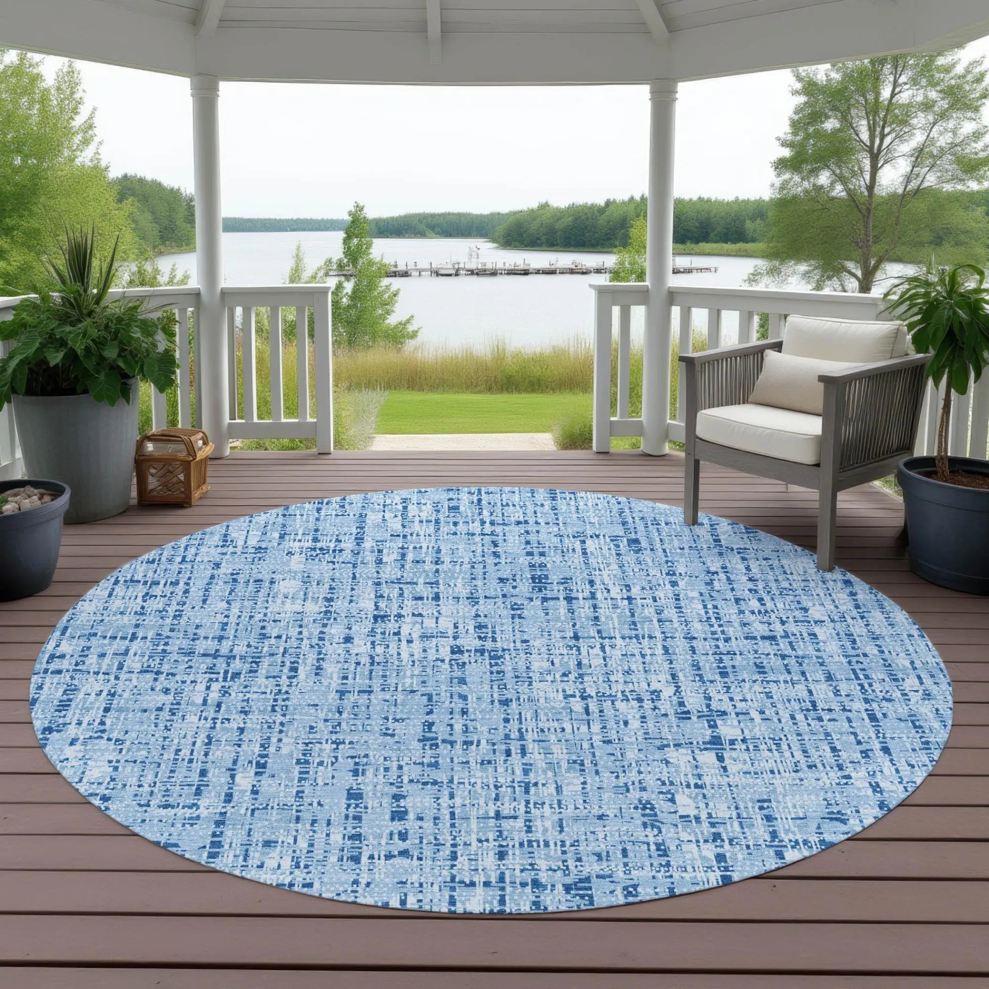 8' Blue And Denim Blue Round Abstract Washable Indoor Outdoor Area Rug Homeroots Outdoor