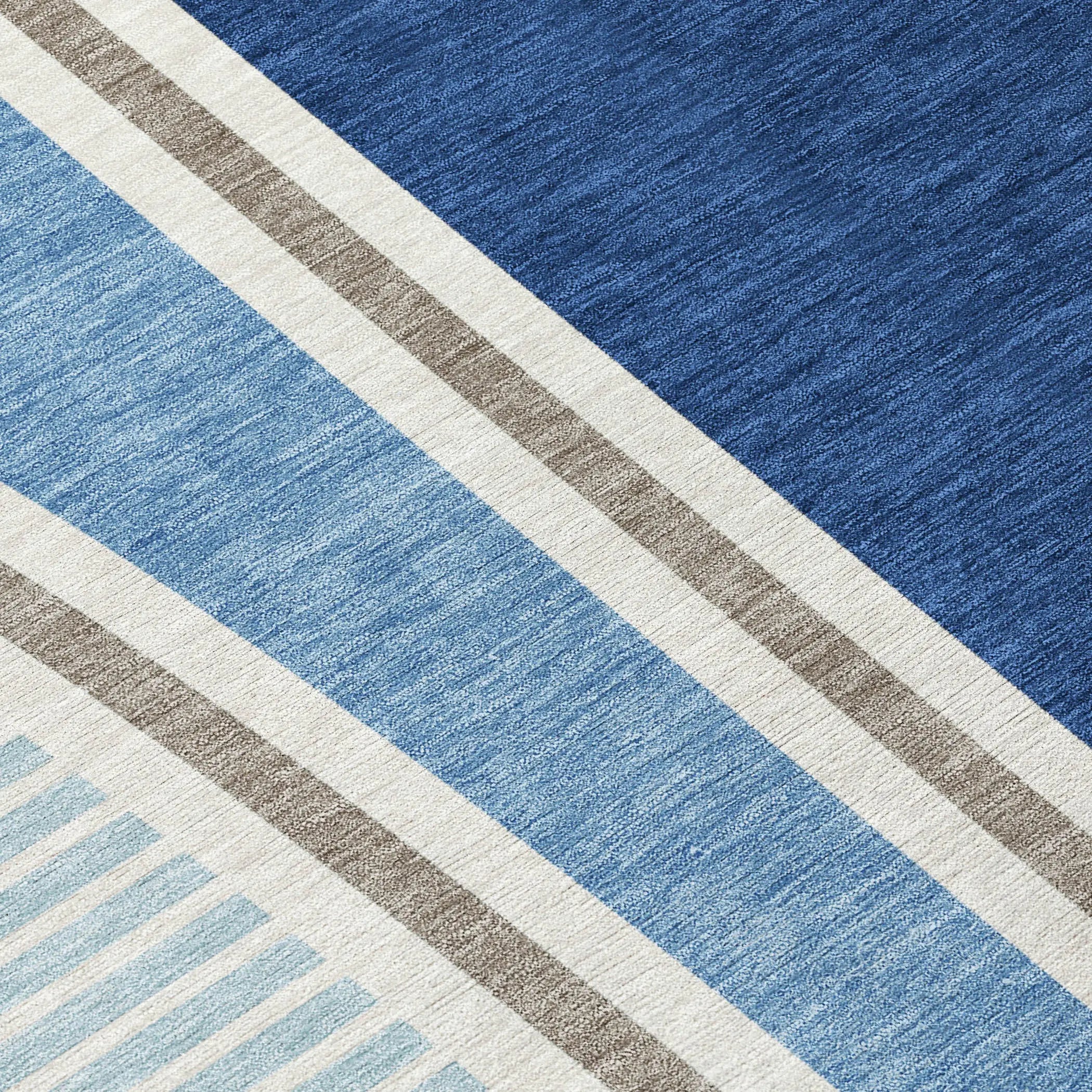 8' Blue And Denim Blue Round Geometric Washable Indoor Outdoor Area Rug Homeroots Outdoor