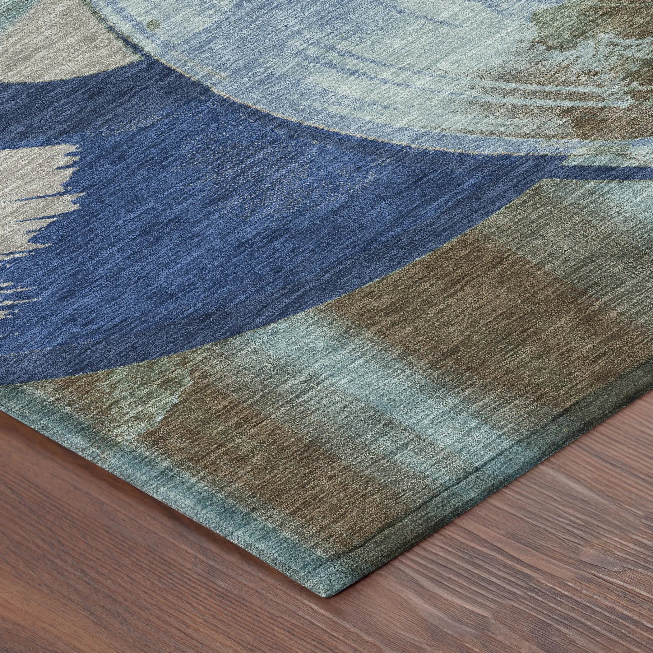 8' Blue And Navy Blue Round Geometric Washable Indoor Outdoor Area Rug Homeroots Outdoor