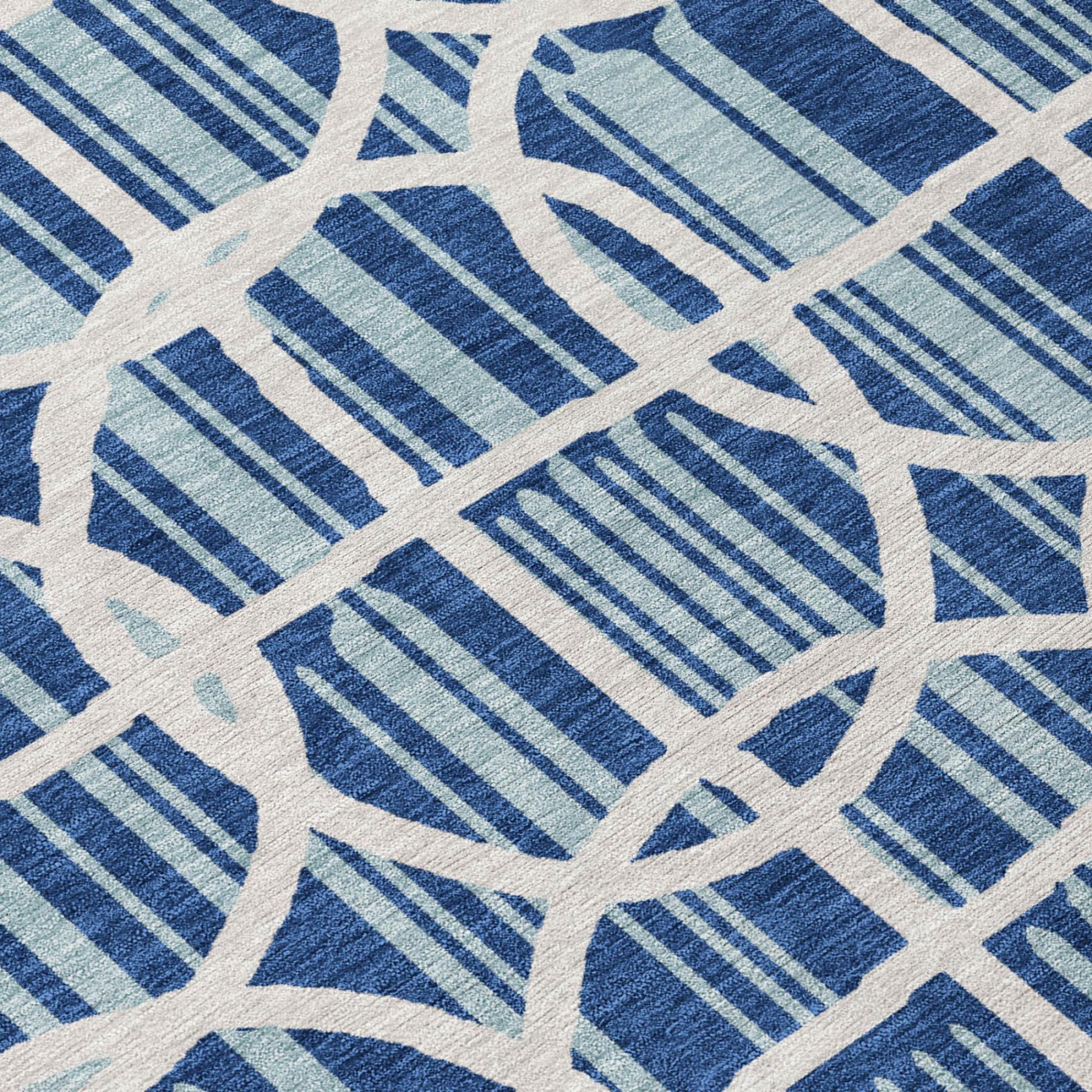8' Blue And Silver Round Geometric Washable Indoor Outdoor Area Rug Homeroots Outdoor
