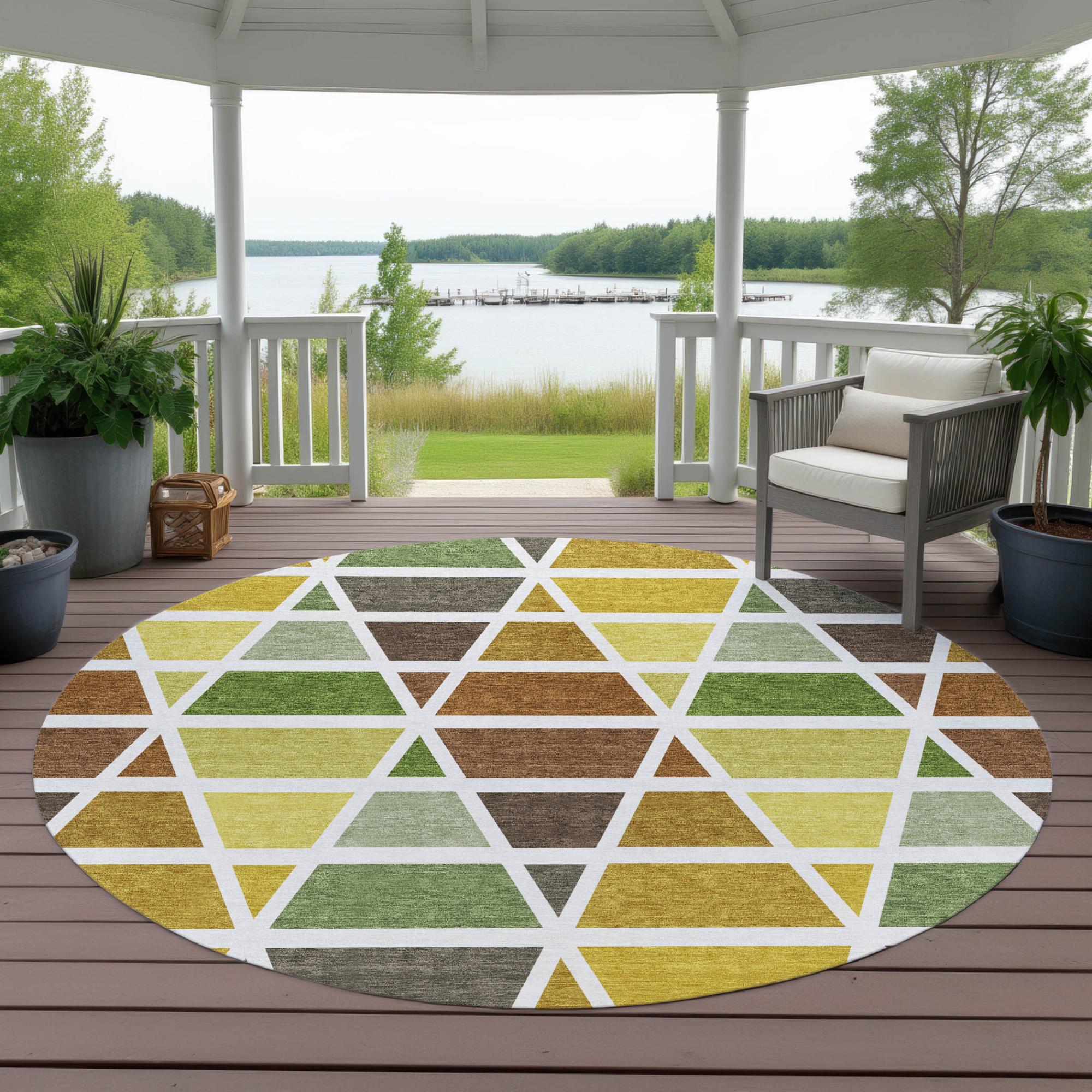 8' Brown And White Round Geometric Washable Indoor Outdoor Area Rug Homeroots Outdoor