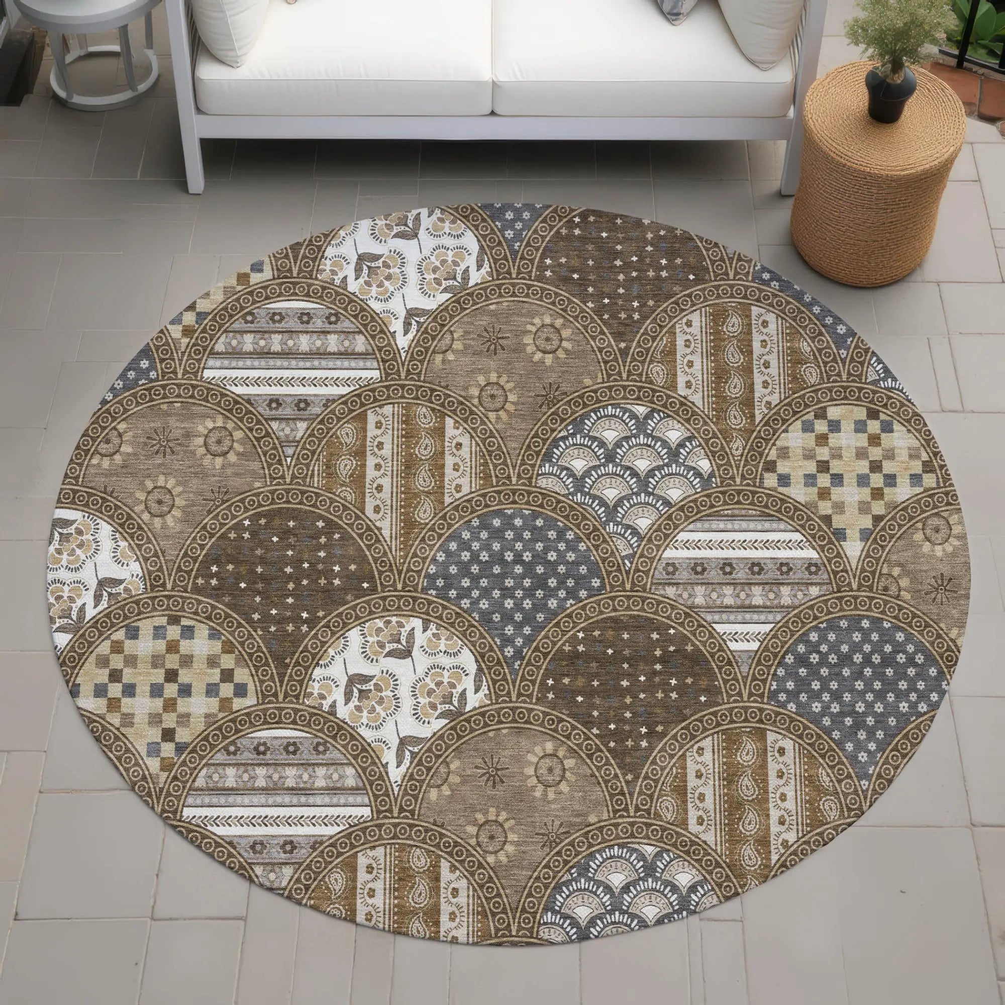 8' Chocolate And Brown Round Geometric Washable Indoor Outdoor Area Rug Homeroots Outdoor