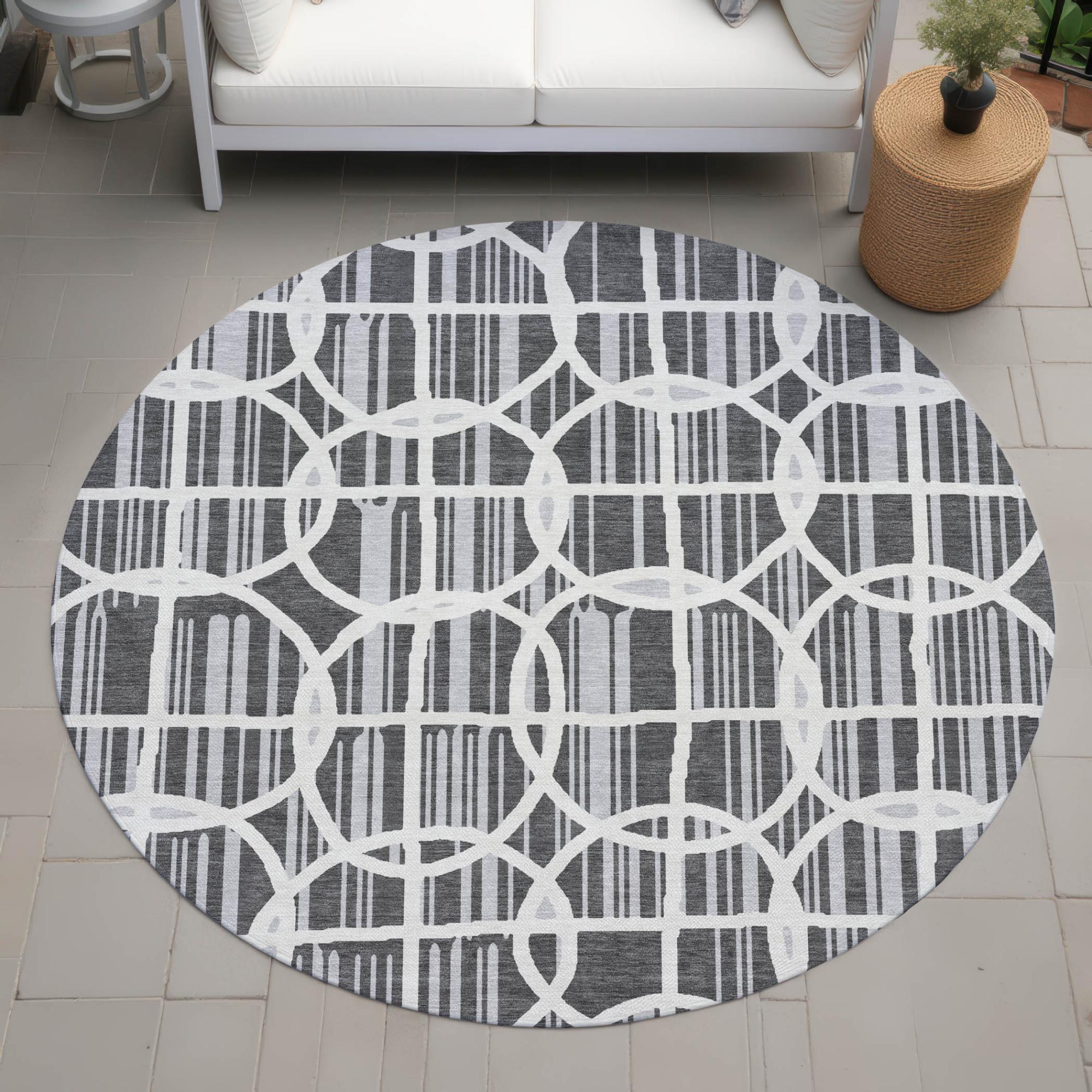8' Graphite And Gray Round Geometric Washable Indoor Outdoor Area Rug Homeroots Outdoor