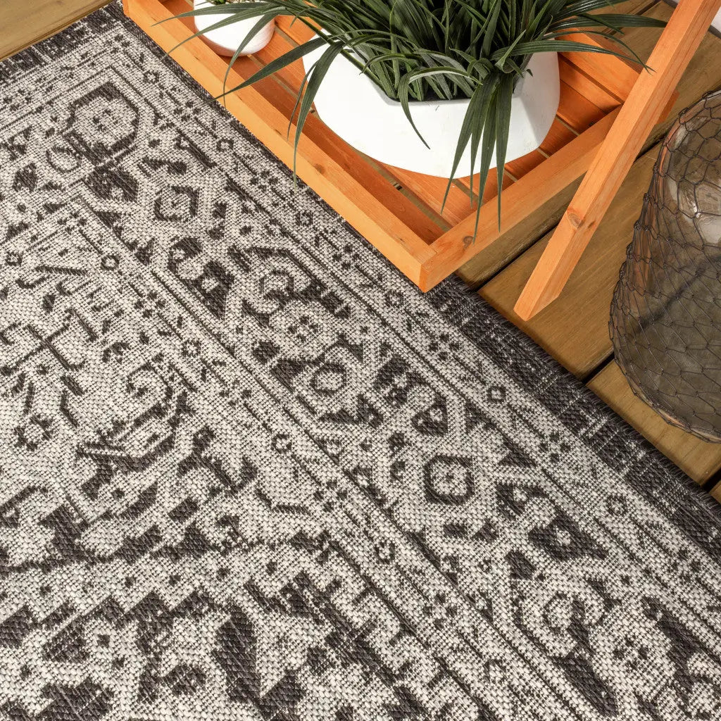 8' Gray And Black Round Medallion Indoor Outdoor Area Rug Homeroots Outdoor
