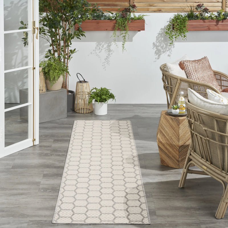 8' Gray And Ivory Geometric Indoor Outdoor Runner Rug Homeroots Outdoor