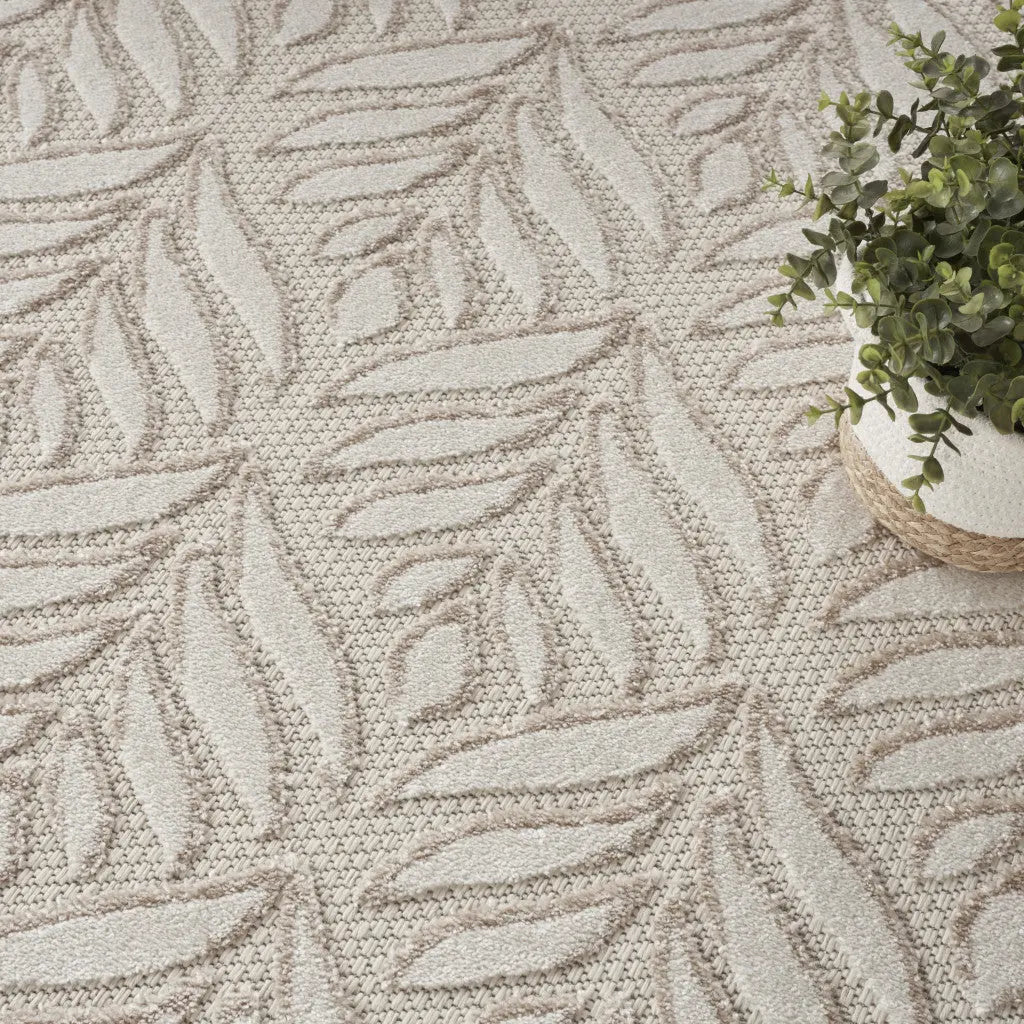8' Gray and Ivory Round Floral Indoor Outdoor Area Rug Homeroots Outdoor