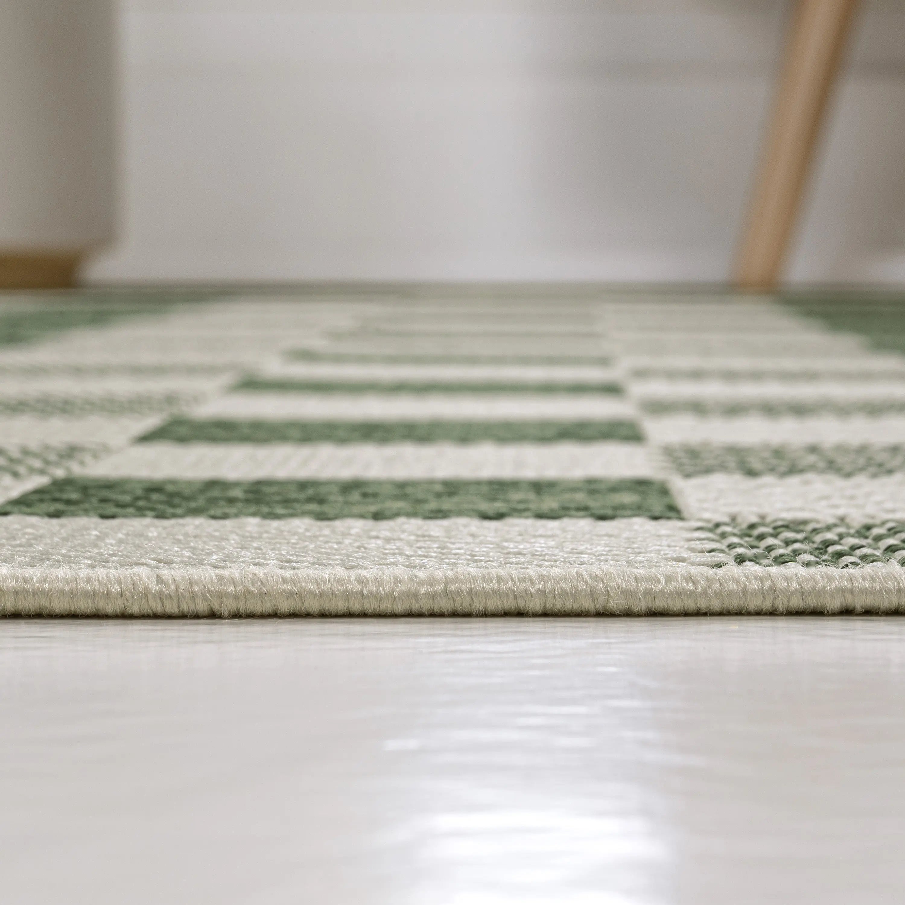 8' Green And Cream Geometric Indoor Outdoor Runner Rug Homeroots Outdoor