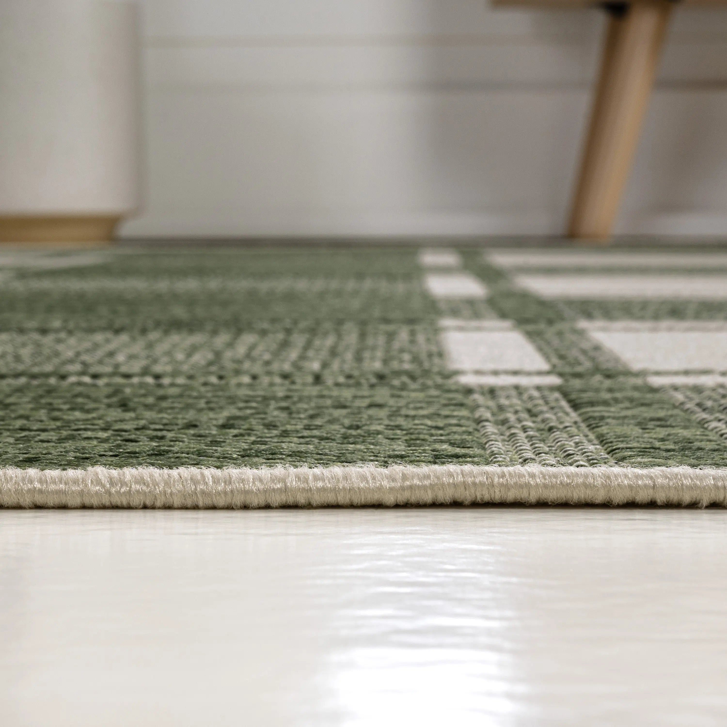 8' Green And Cream Gingham Indoor Outdoor Runner Rug Homeroots Outdoor