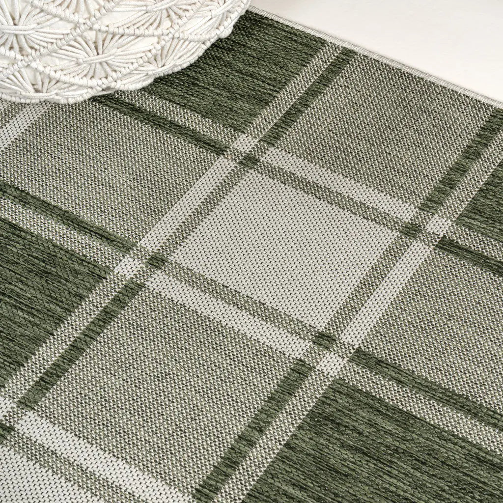 8' Green And Cream Gingham Indoor Outdoor Runner Rug Homeroots Outdoor
