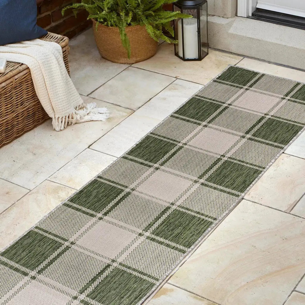 8' Green And Cream Gingham Indoor Outdoor Runner Rug Homeroots Outdoor