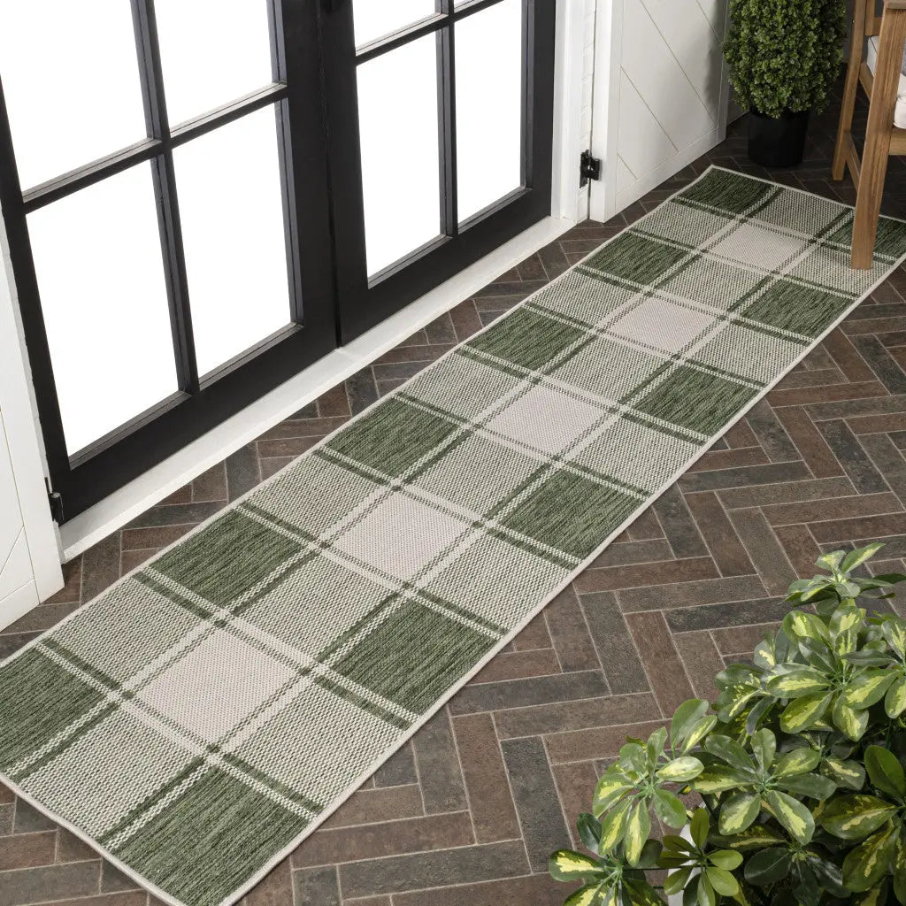 8' Green And Cream Gingham Indoor Outdoor Runner Rug Homeroots Outdoor