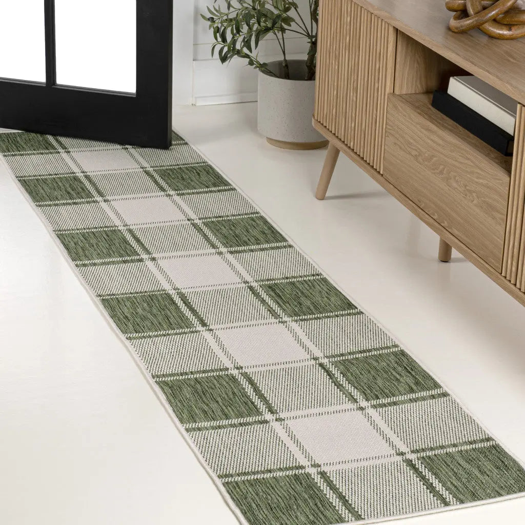 8' Green And Cream Gingham Indoor Outdoor Runner Rug Homeroots Outdoor