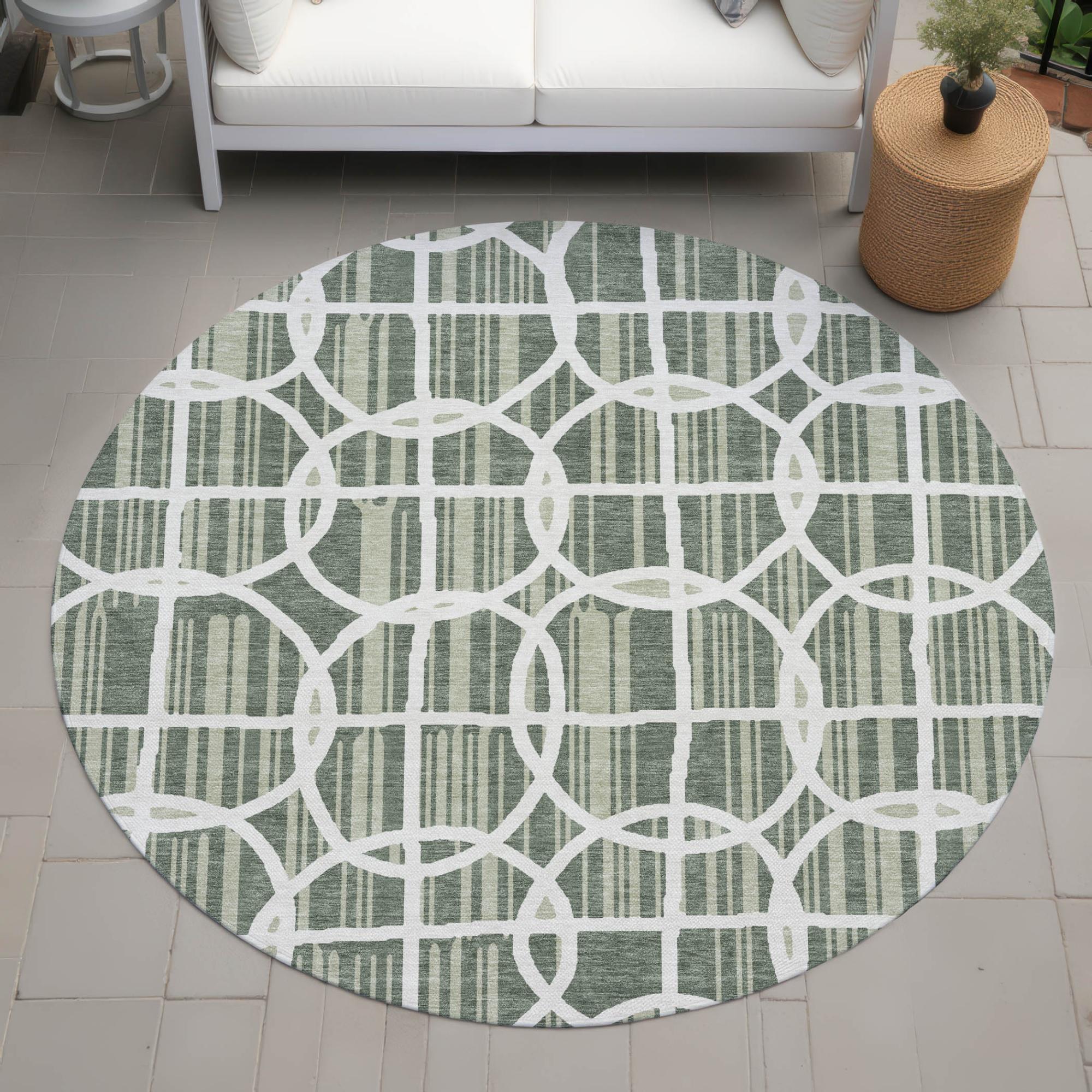 8' Green And Ivory Round Geometric Washable Indoor Outdoor Area Rug Homeroots Outdoor