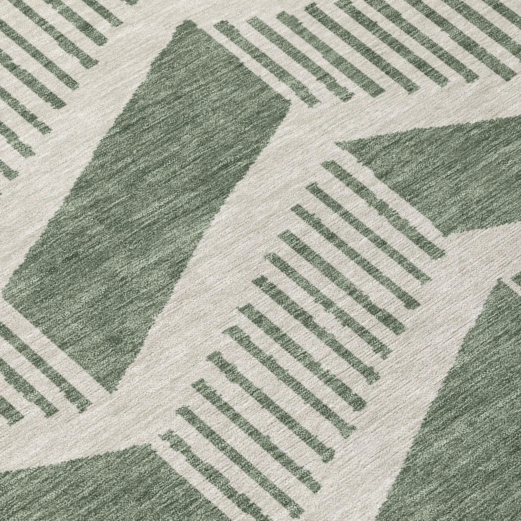 8' Green And Ivory Round Geometric Washable Indoor Outdoor Area Rug Homeroots Outdoor