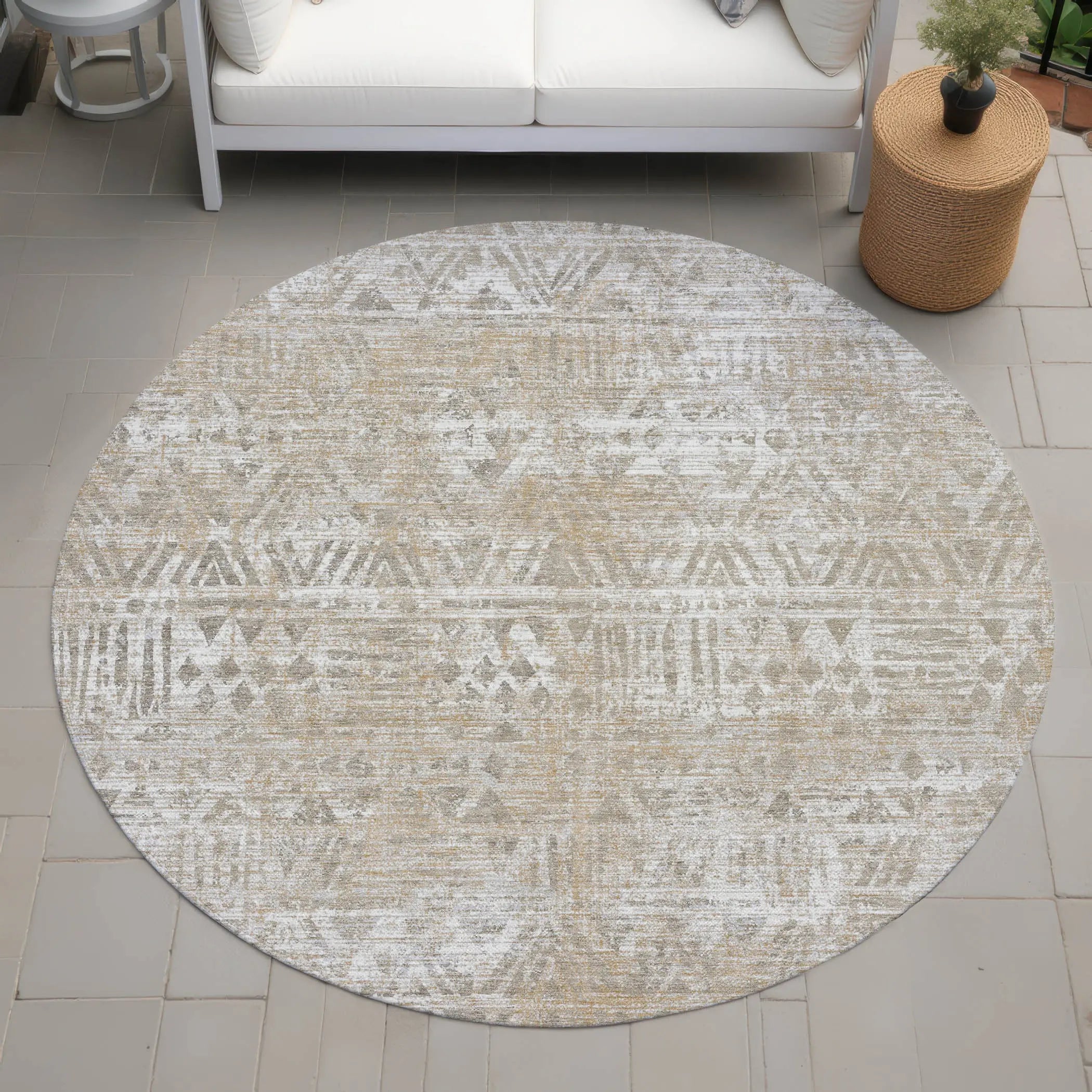 8' Ivory And Beige Round Geometric Washable Indoor Outdoor Area Rug Homeroots Outdoor