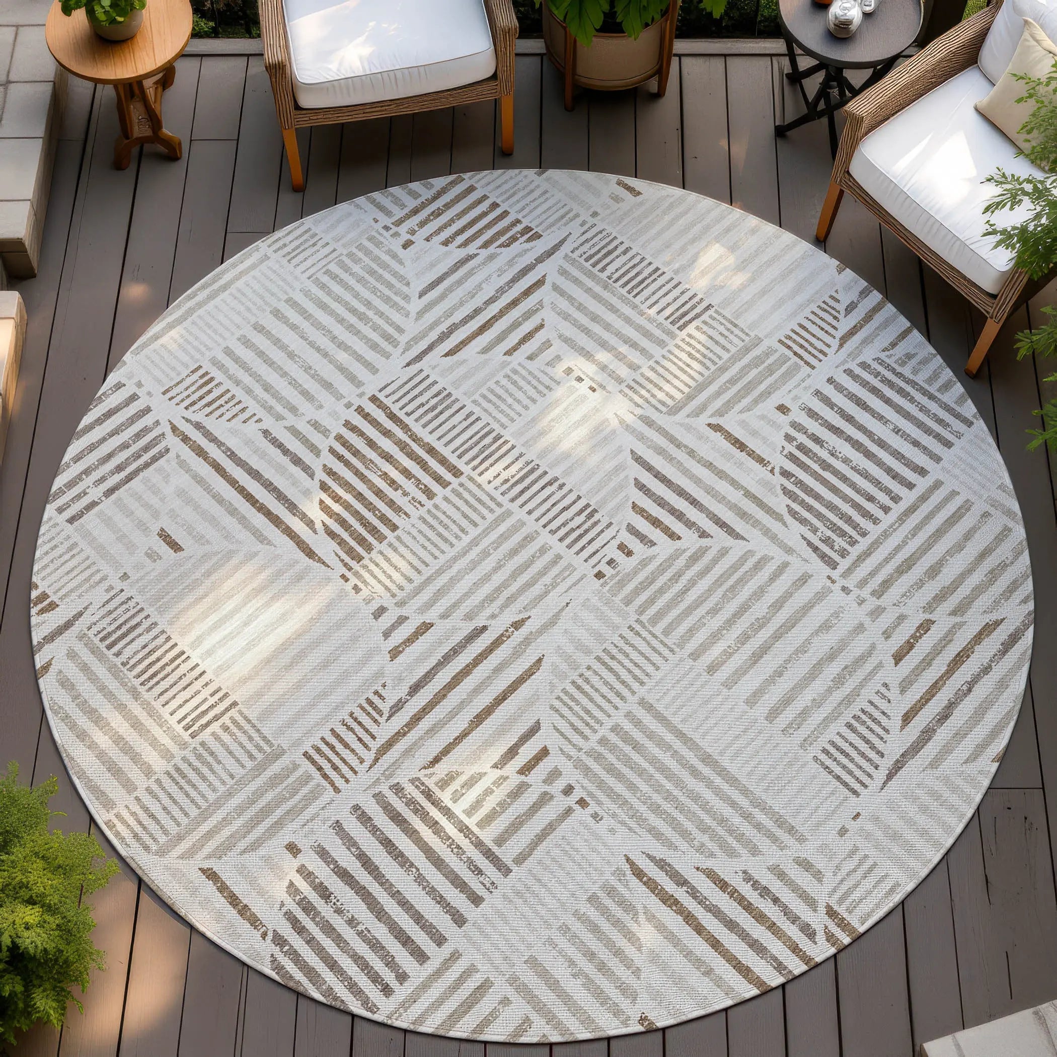 8' Ivory And Graphite Round Geometric Washable Indoor Outdoor Area Rug Homeroots Outdoor