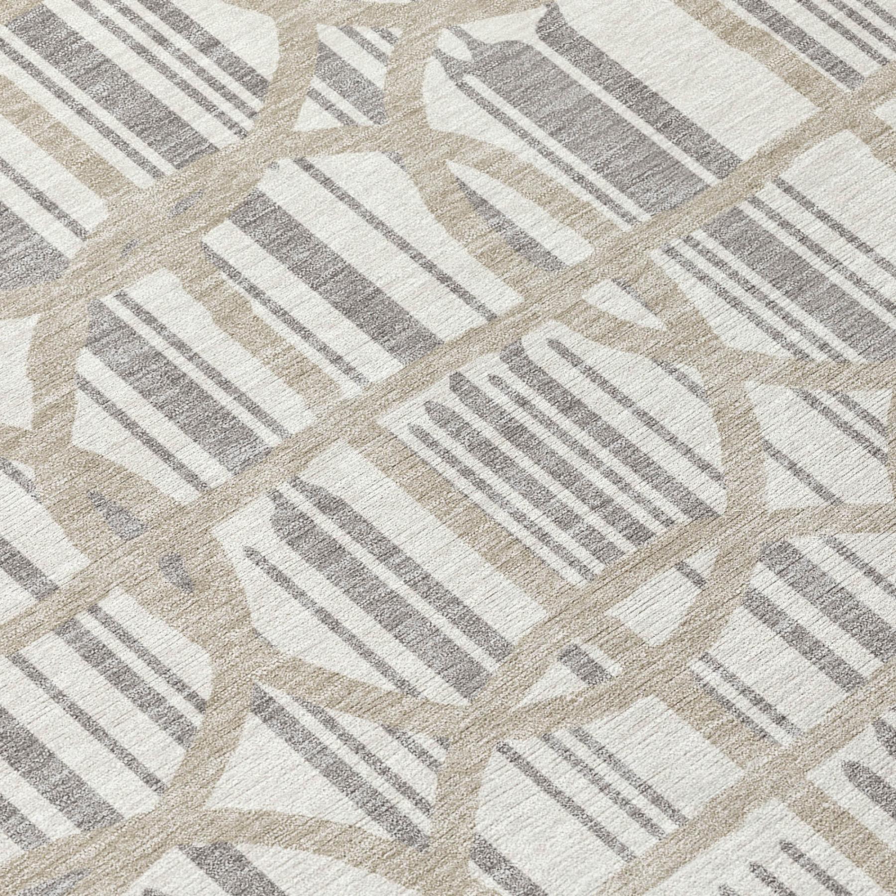 8' Ivory And Silver Round Geometric Washable Indoor Outdoor Area Rug Homeroots Outdoor