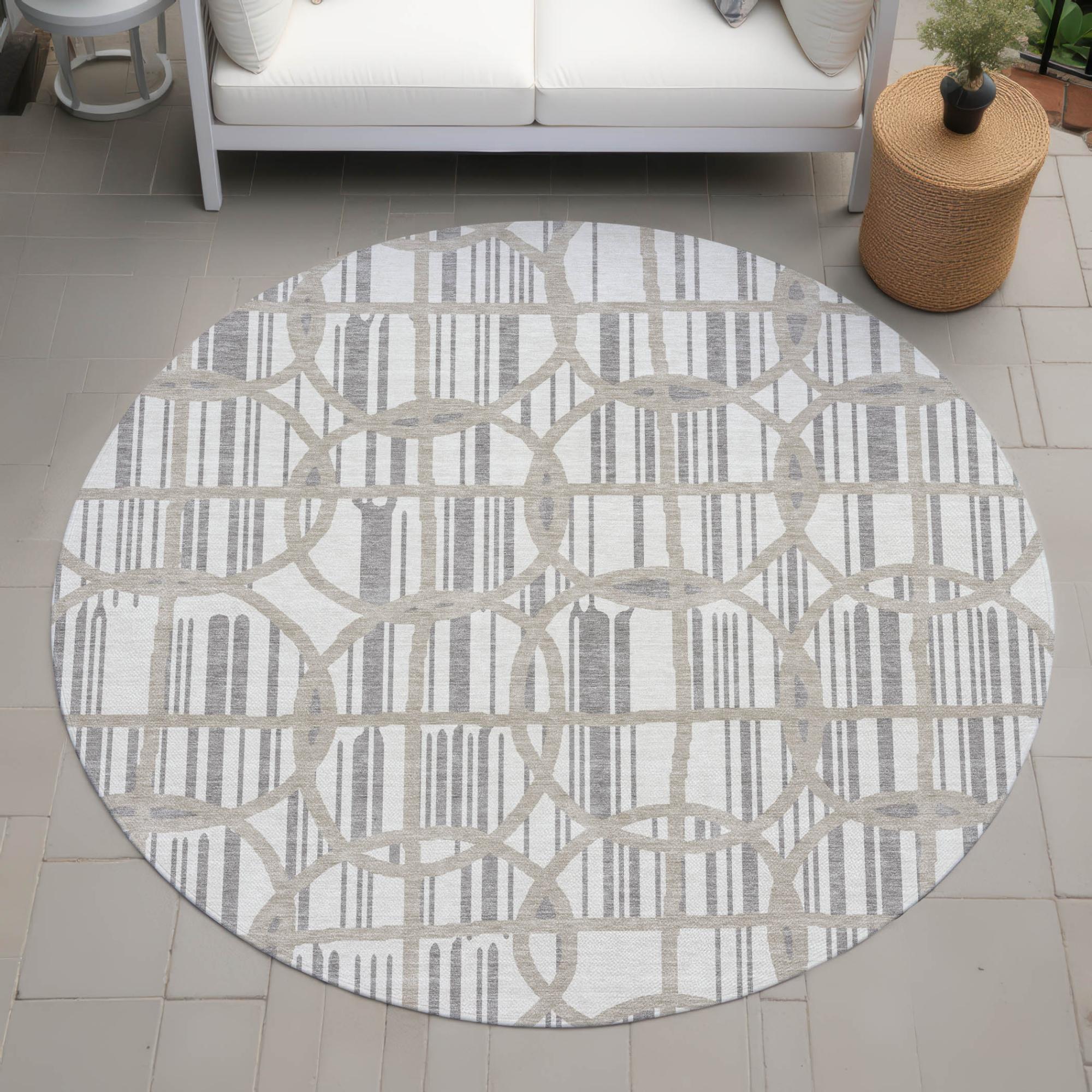 8' Ivory And Silver Round Geometric Washable Indoor Outdoor Area Rug Homeroots Outdoor