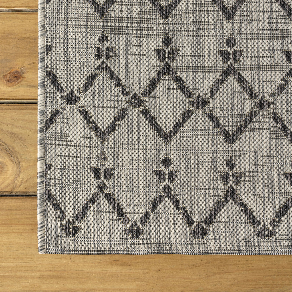 8' Light Gray And Black Round Trellis Indoor Outdoor Area Rug - GreatEagleInc