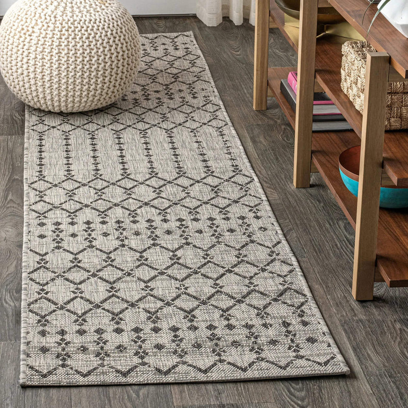 8' Light Gray And Black Trellis Indoor Outdoor Runner Rug Homeroots Outdoor