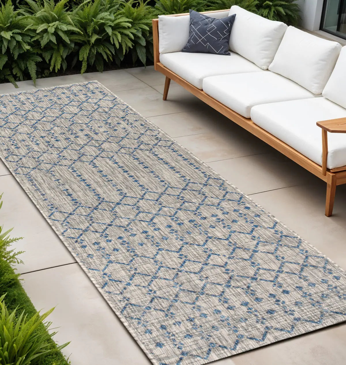 8' Light Gray And Navy Blue Trellis Indoor Outdoor Runner Rug Homeroots Outdoor