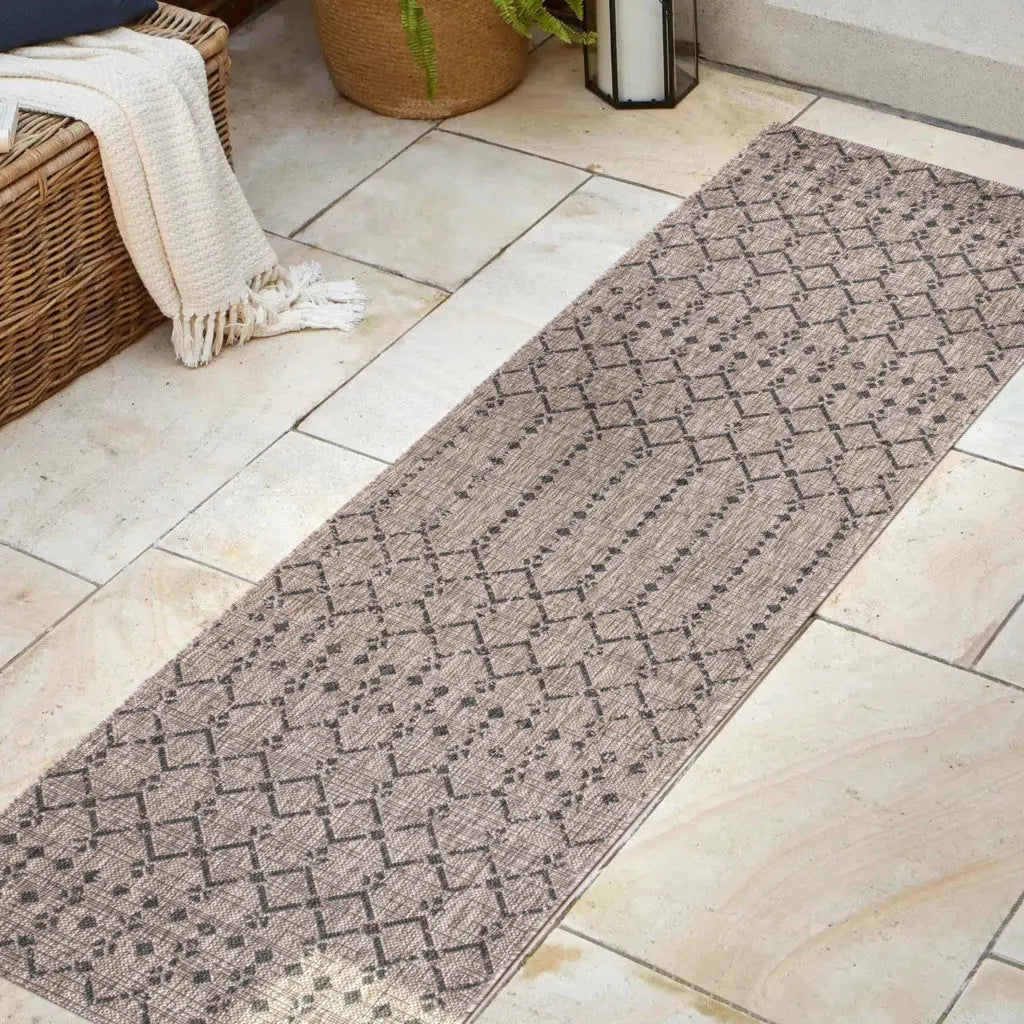 8' Natural And Black Trellis Indoor Outdoor Runner Rug Homeroots Outdoor
