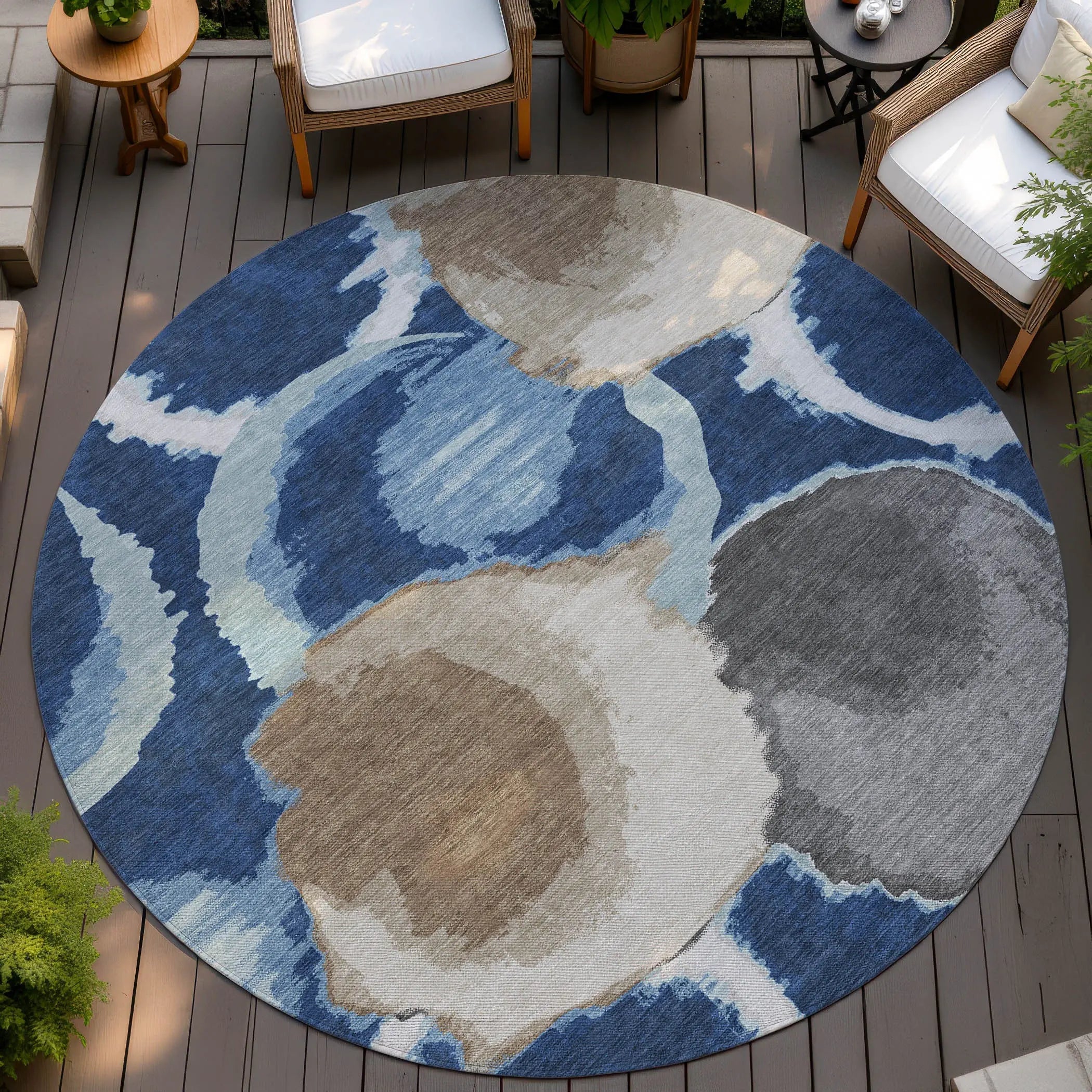 8' Navy Blue And Blue Round Abstract Washable Indoor Outdoor Area Rug Homeroots Outdoor