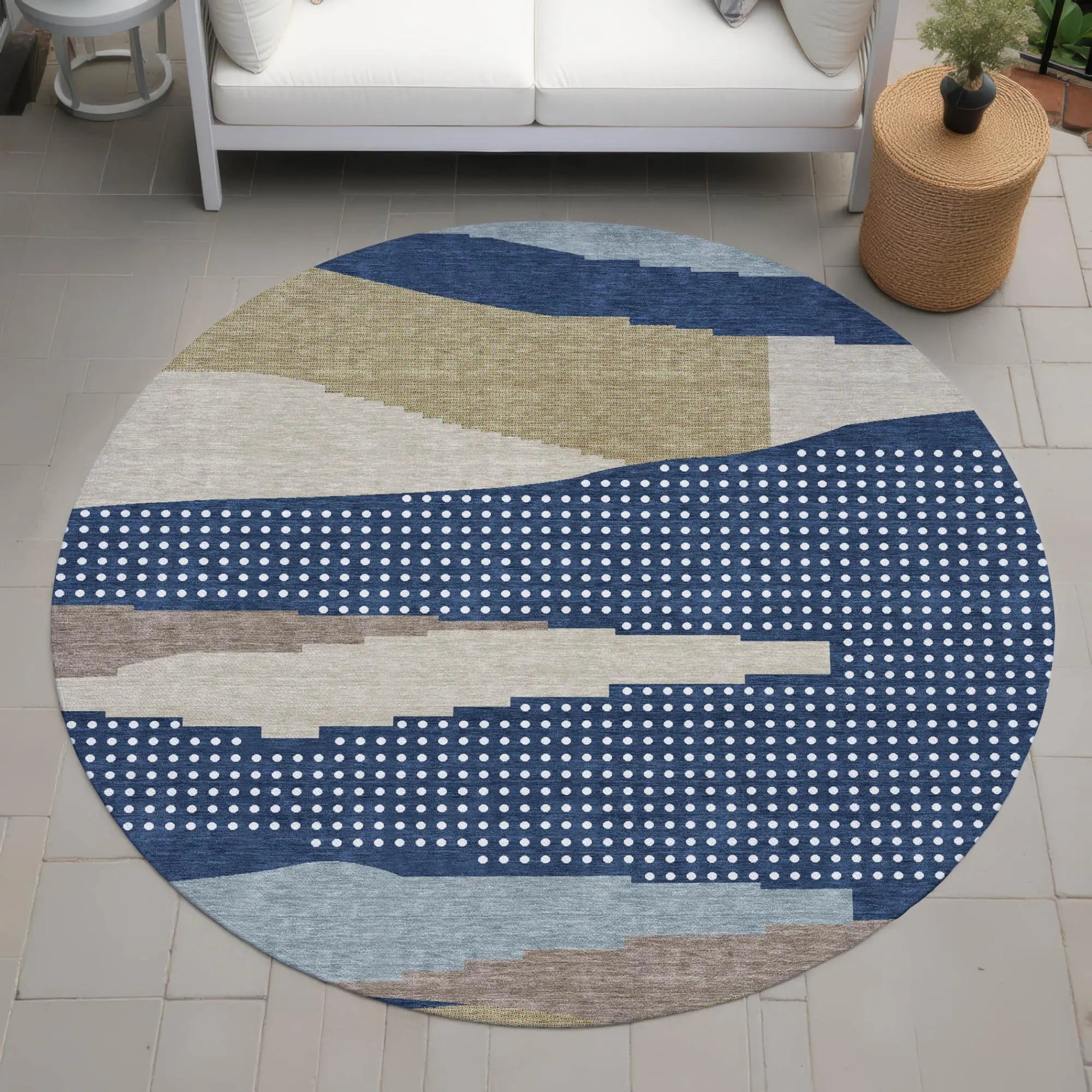 8' Navy Blue And Blue Round Abstract Washable Indoor Outdoor Area Rug Homeroots Outdoor
