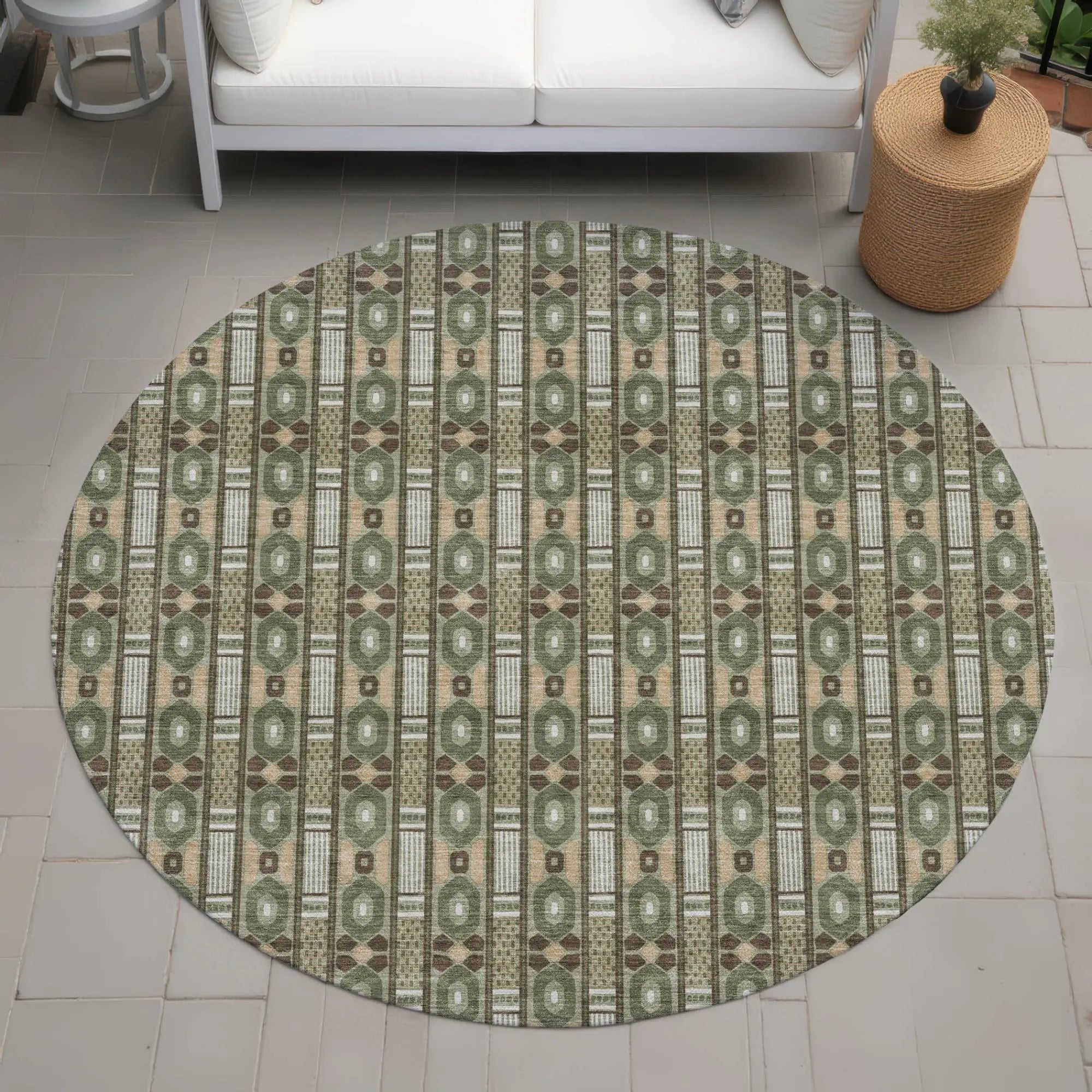 8' Olive Green And Green Round Striped Washable Indoor Outdoor Area Rug Homeroots Outdoor