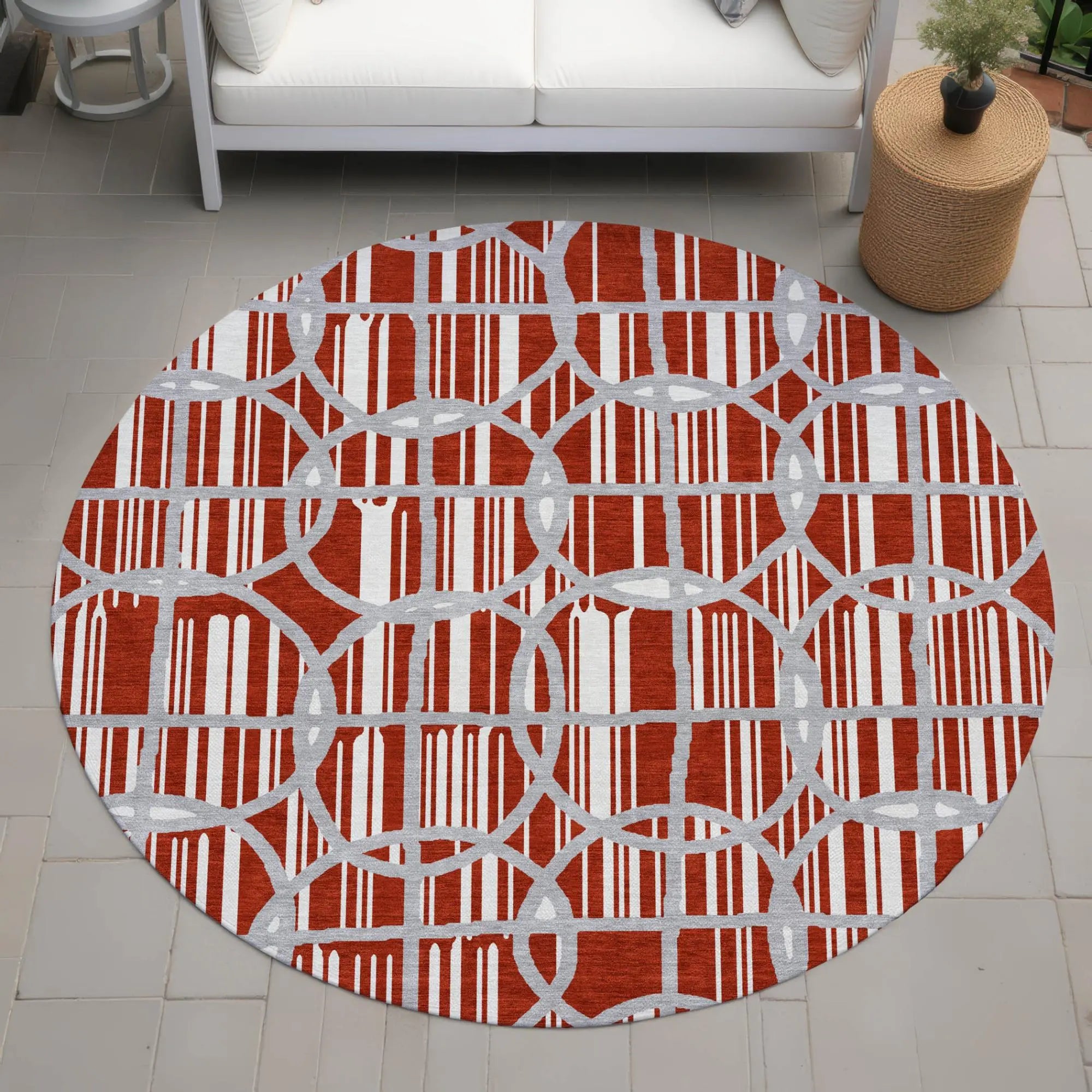 8' Red And Ivory Round Geometric Washable Indoor Outdoor Area Rug Homeroots Outdoor